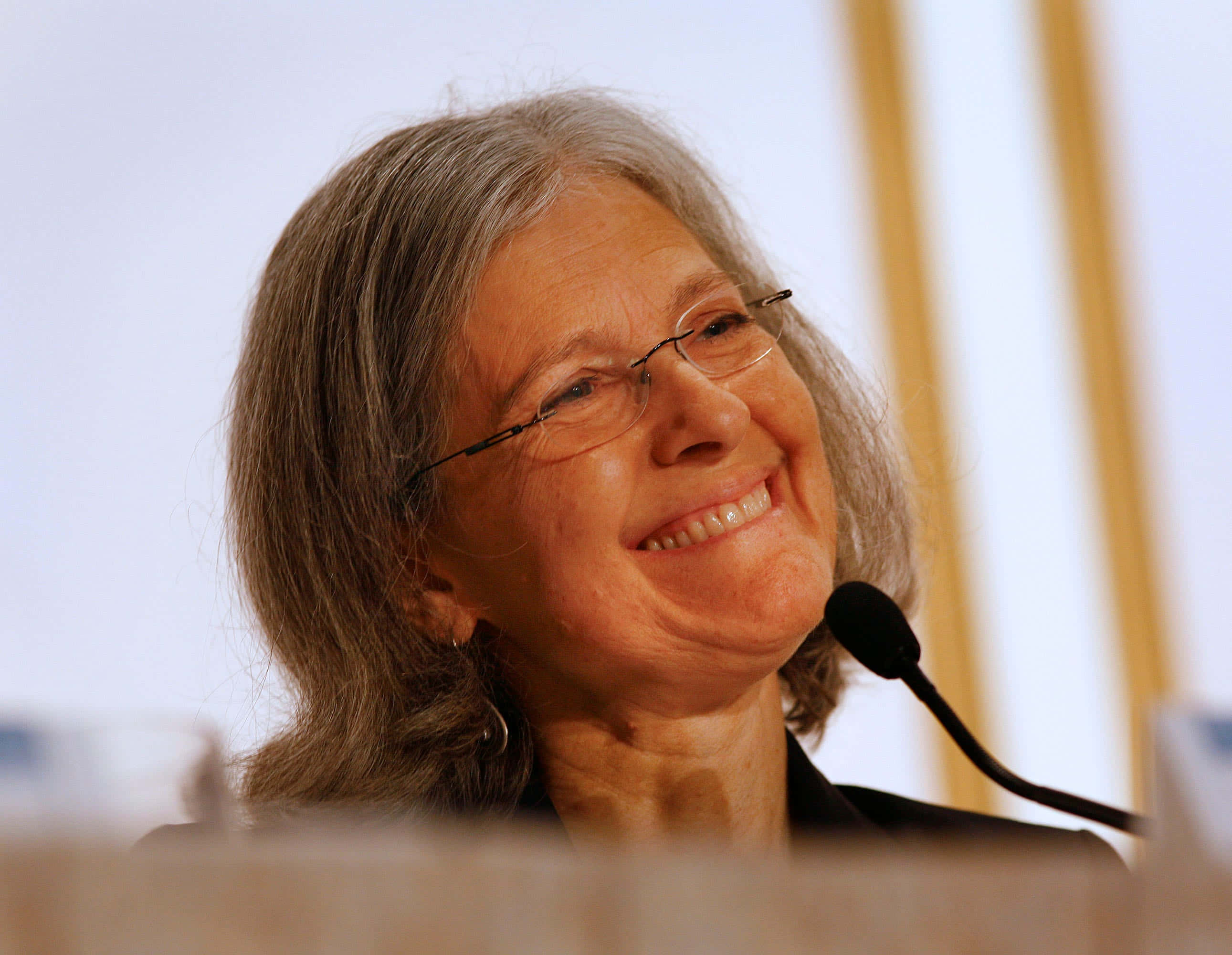 Jill Stein, gray hair, glasses, 2K Desktop Wallpaper
