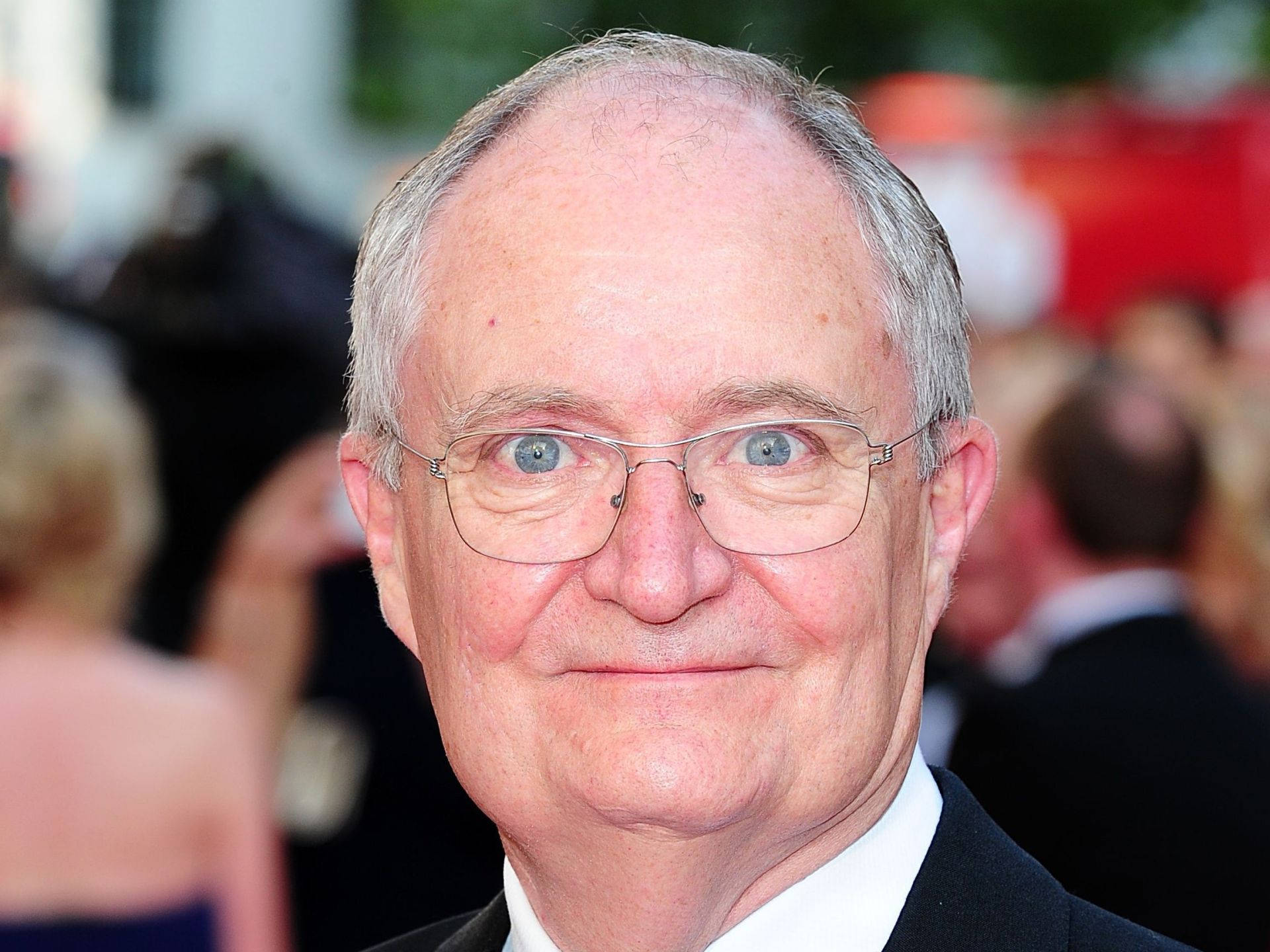 Jim Broadbent, red carpet event, glasses, Full HD Desktop Wallpaper