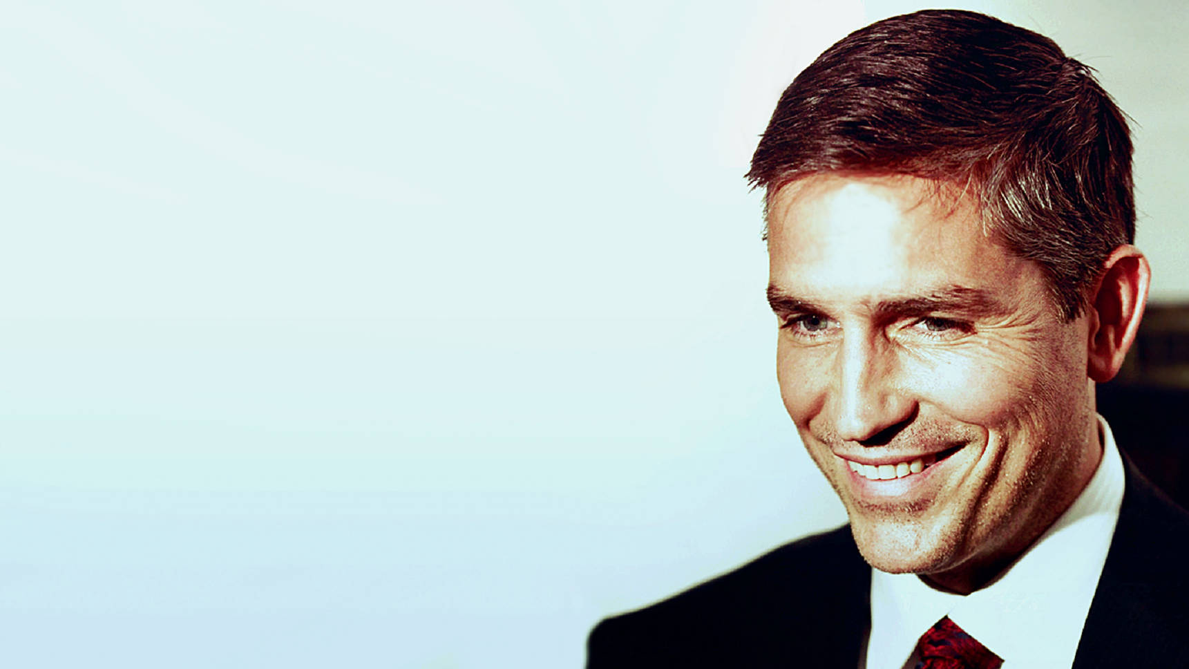 Jim Caviezel, suit, red tie, HD Desktop Wallpaper