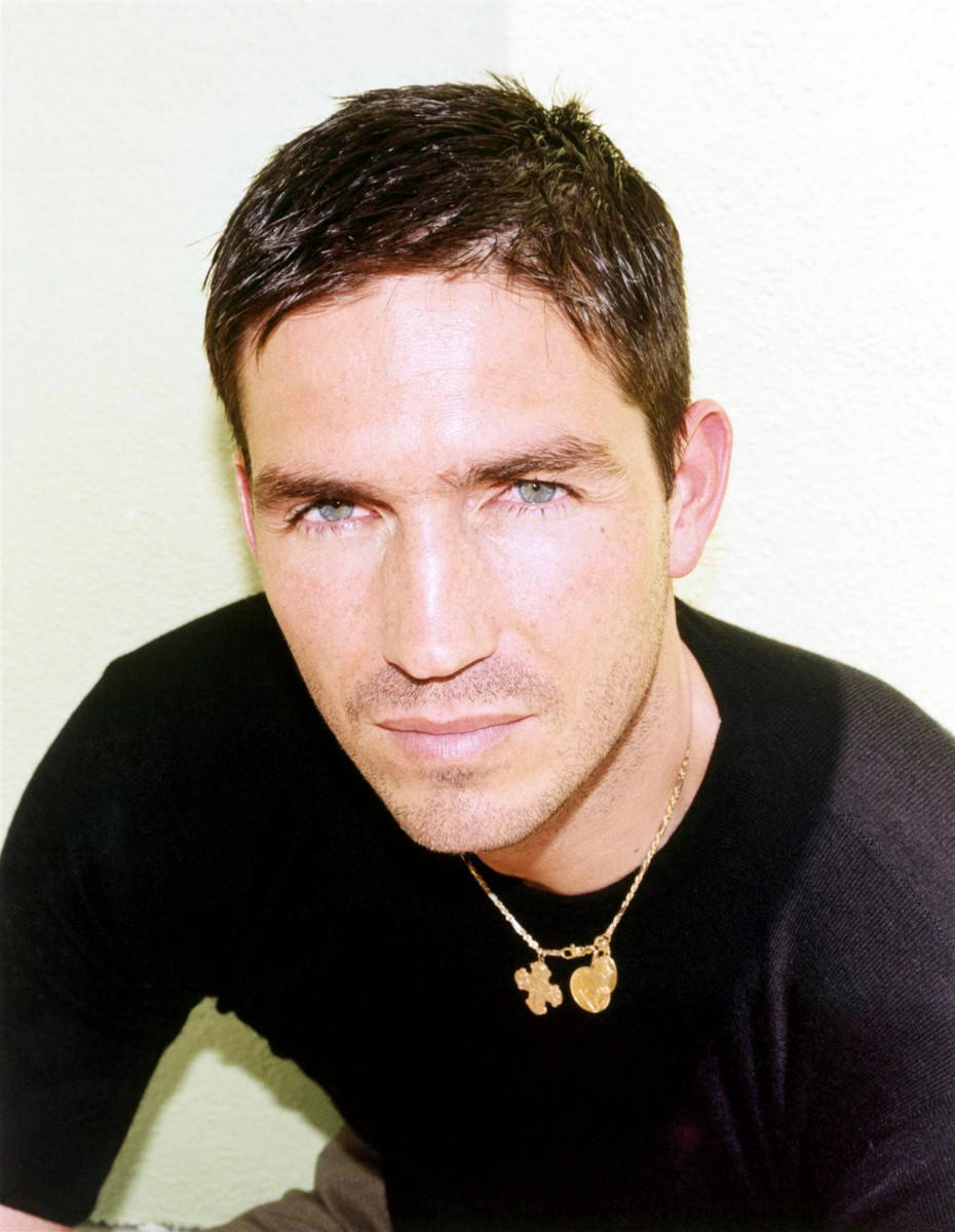 Jim Caviezel, intense blue eyes, short dark hair, SD Phone Wallpaper