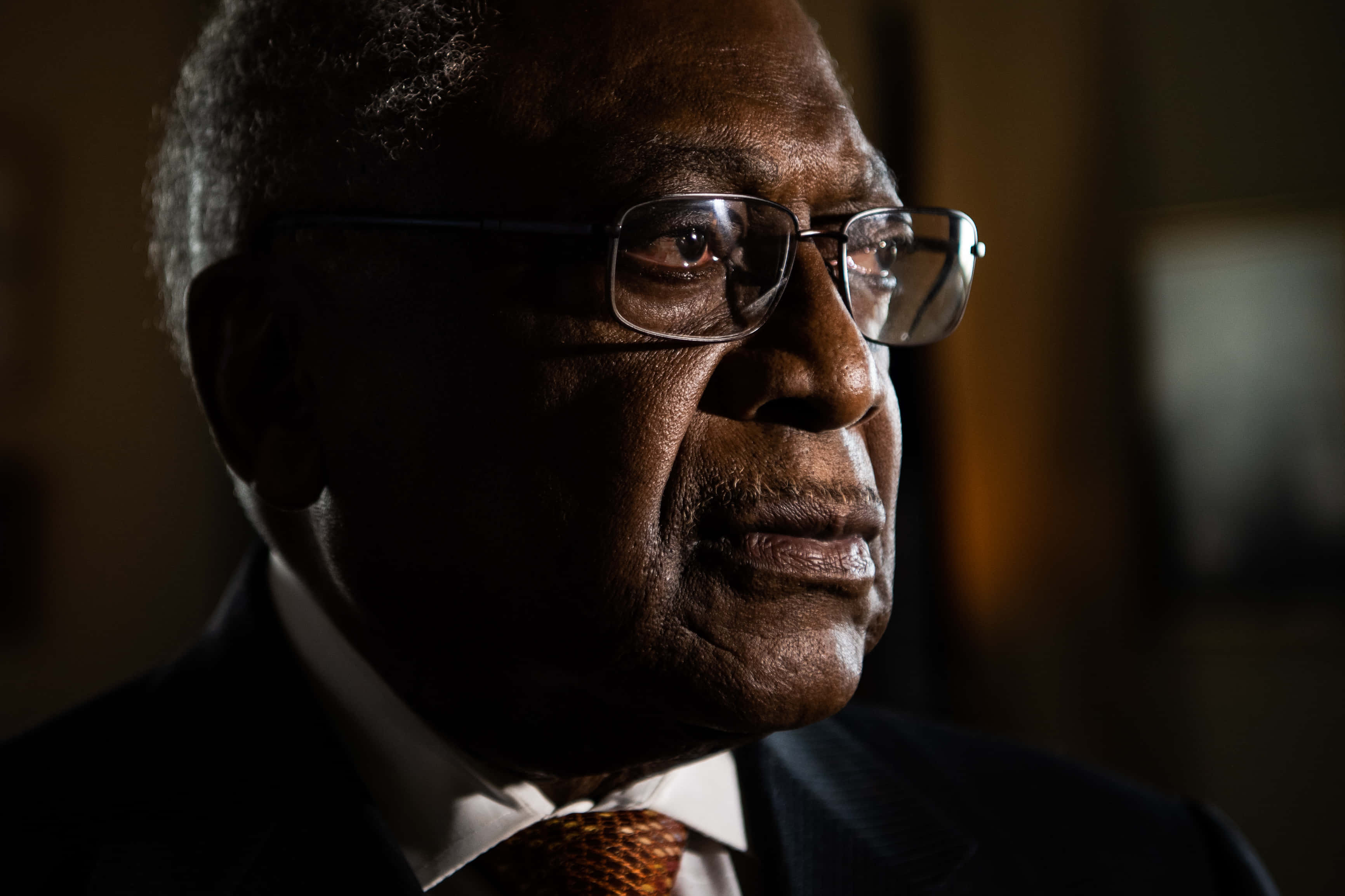 Jim Clyburn, glasses, suit, 2K Desktop Wallpaper