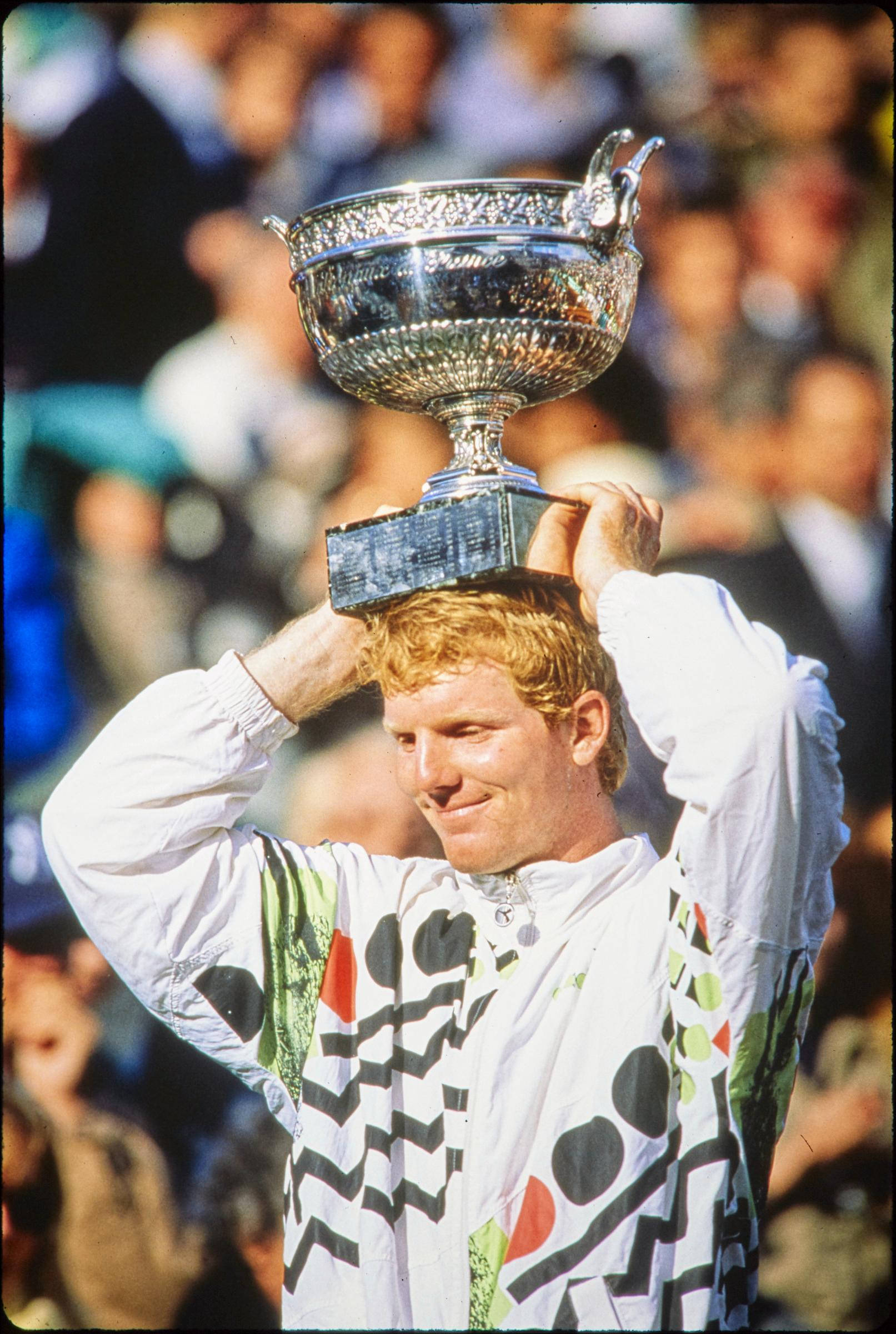 Jim Courier, silver trophy, sunny outdoor match, Full HD Phone Wallpaper