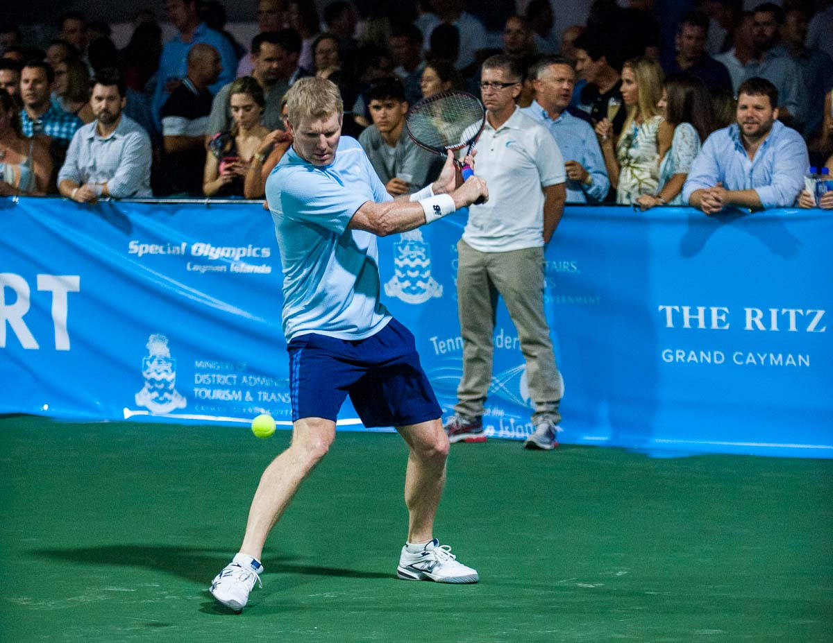 Jim Courier, light blue shirt, dark shorts, SD Desktop Wallpaper