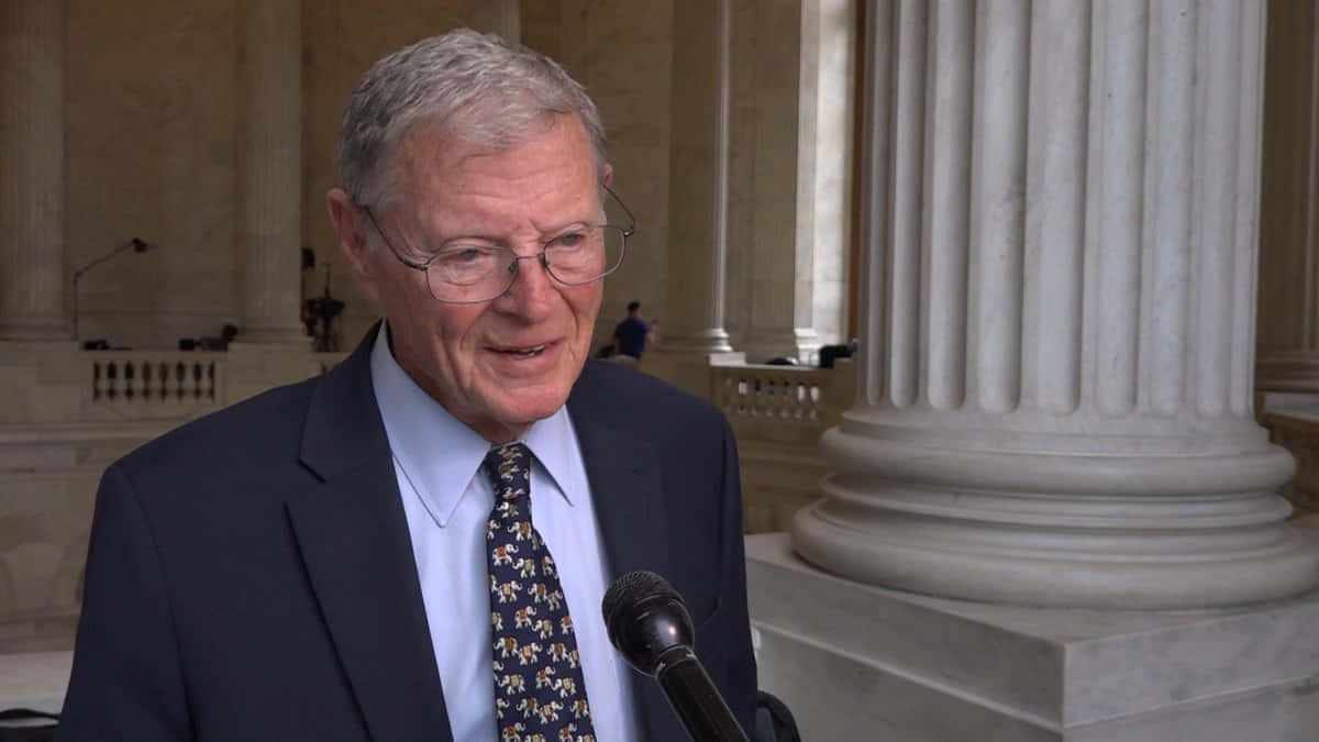 Jim Inhofe, microphone, suit, SD Desktop Wallpaper