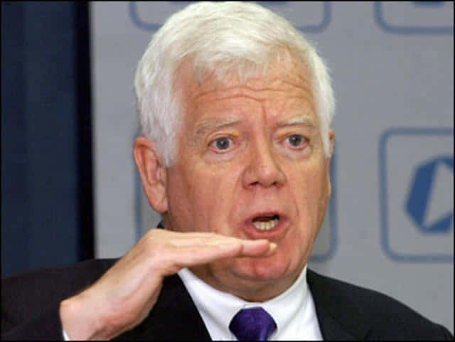 Jim Mcdermott, hand gesture, white-haired man, SD Desktop Wallpaper