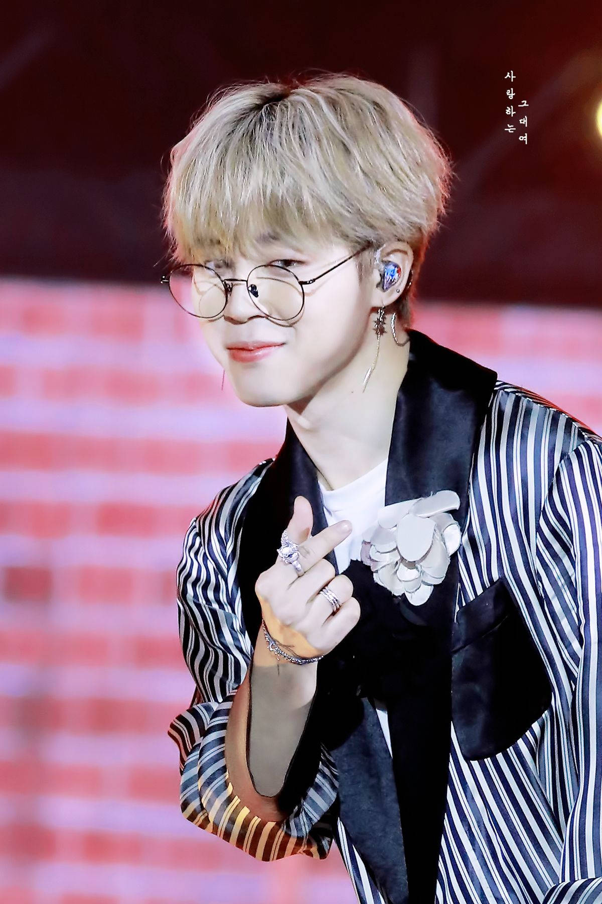 Jimin BTS, finger heart, red brick stage, HD Phone Wallpaper