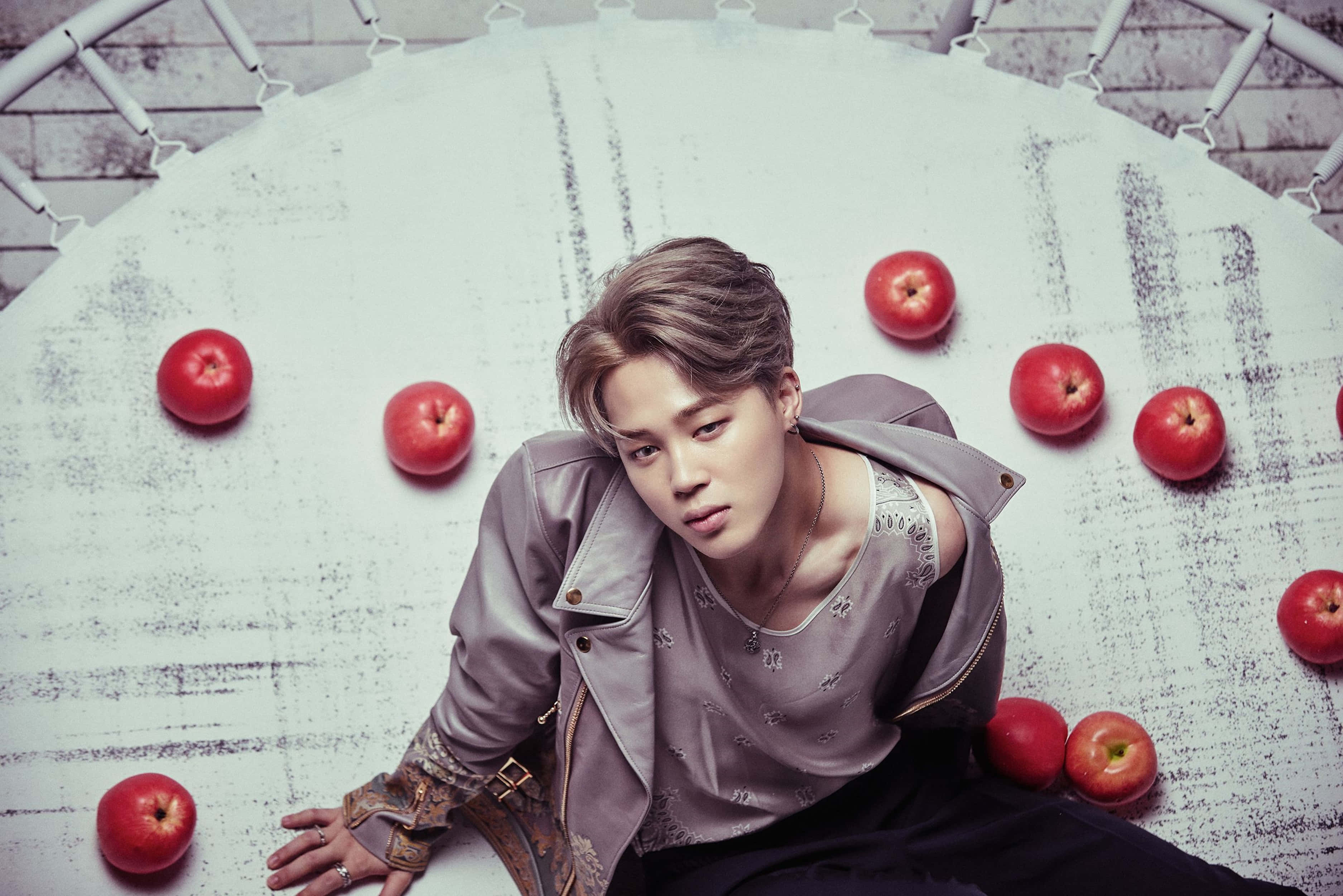 Jimin HD, red apples, weathered white surface, 2K Desktop Wallpaper