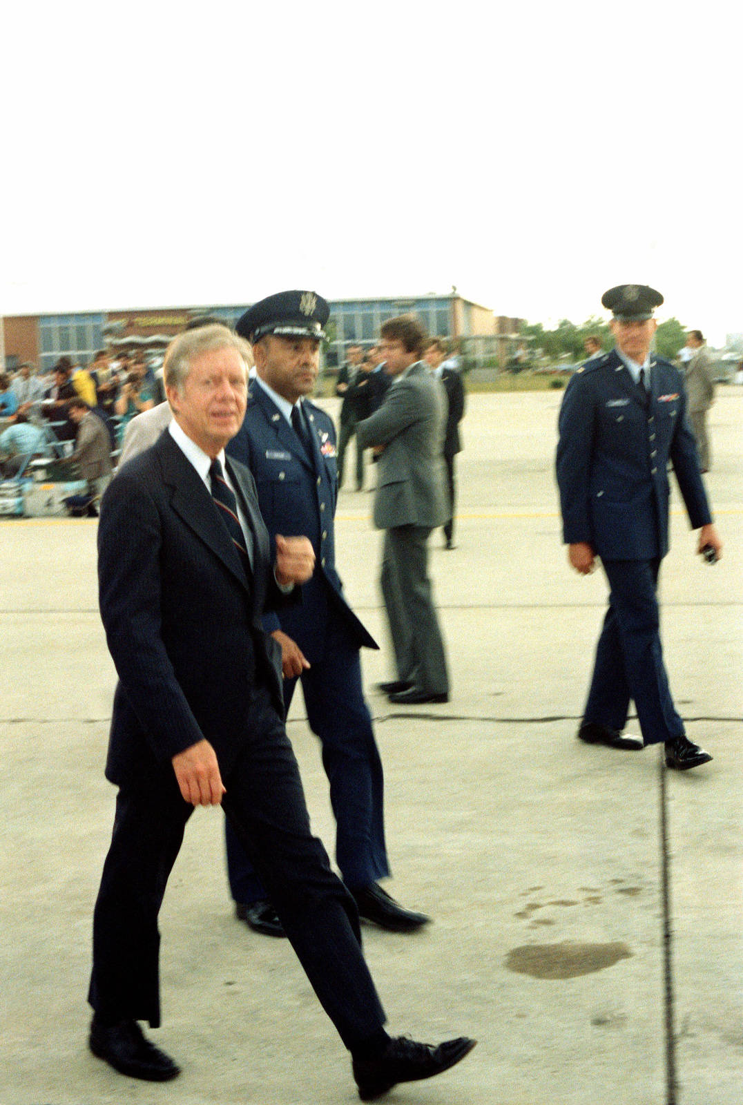 Jimmy Carter, military force, airport tarmac, HD Phone Wallpaper