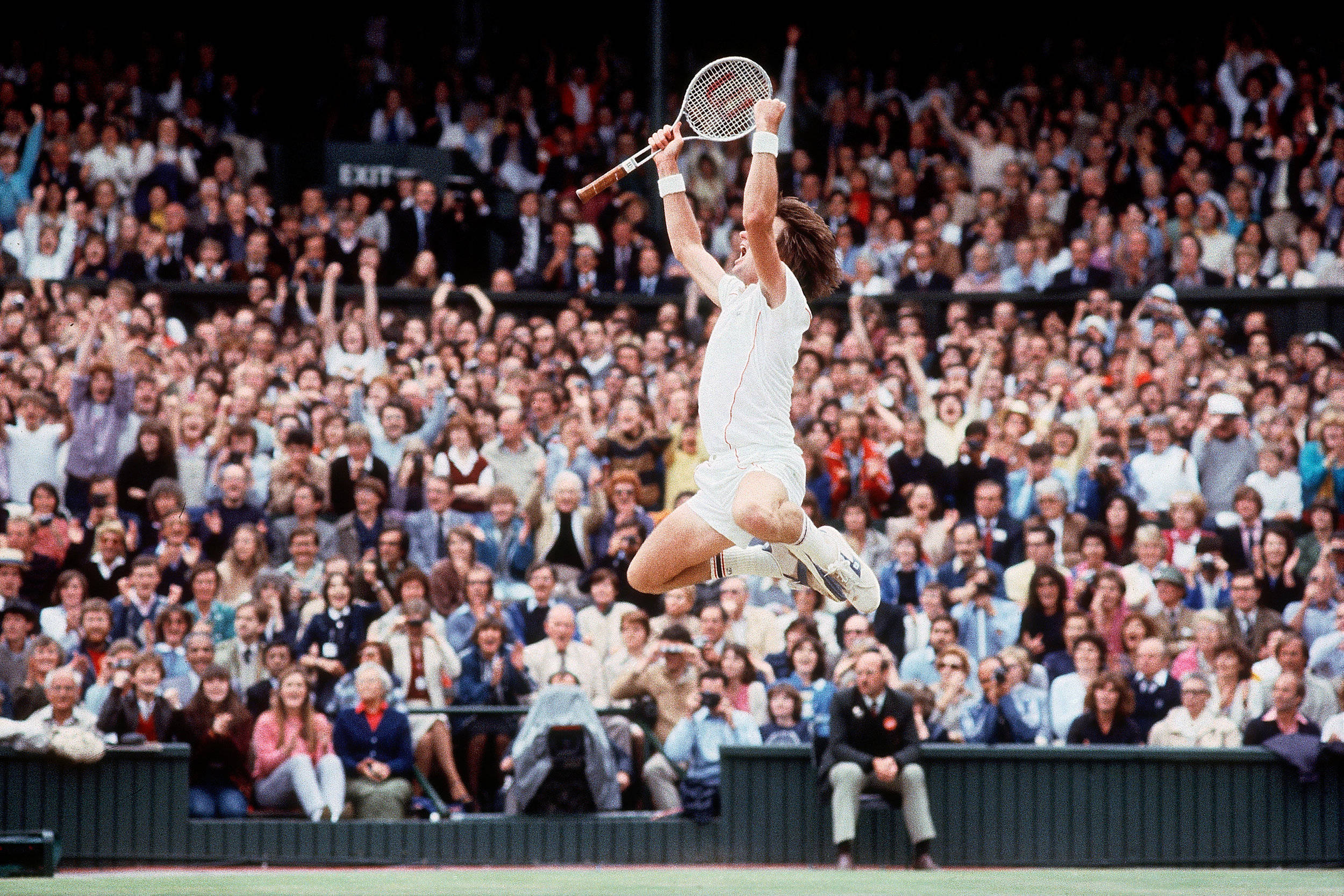 Jimmy Connors, 1982 Wimbledon, packed stadium crowd, Full HD Desktop Wallpaper