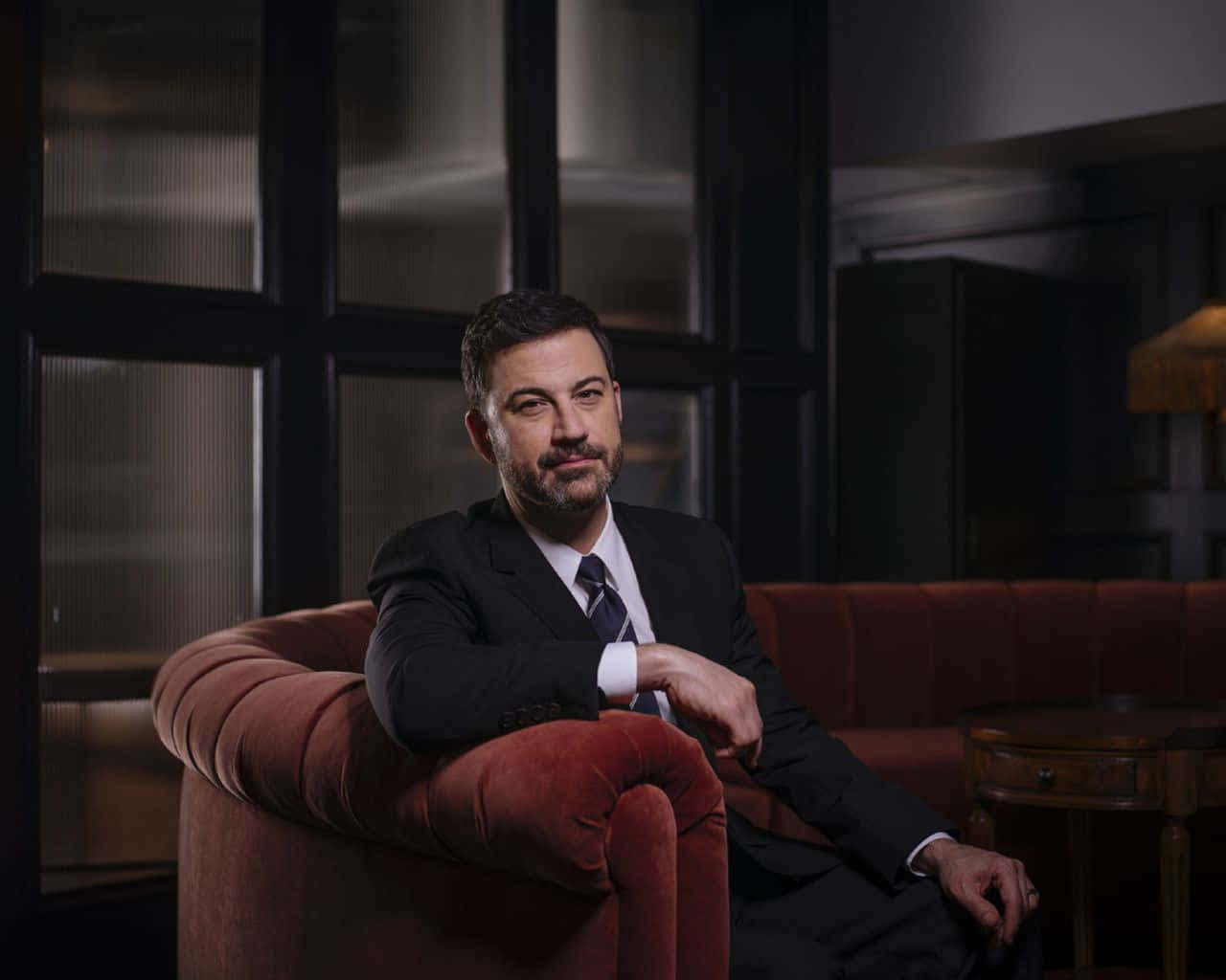 Jimmy Kimmel, dark suit, plush red velvet armchair, HD Desktop Wallpaper