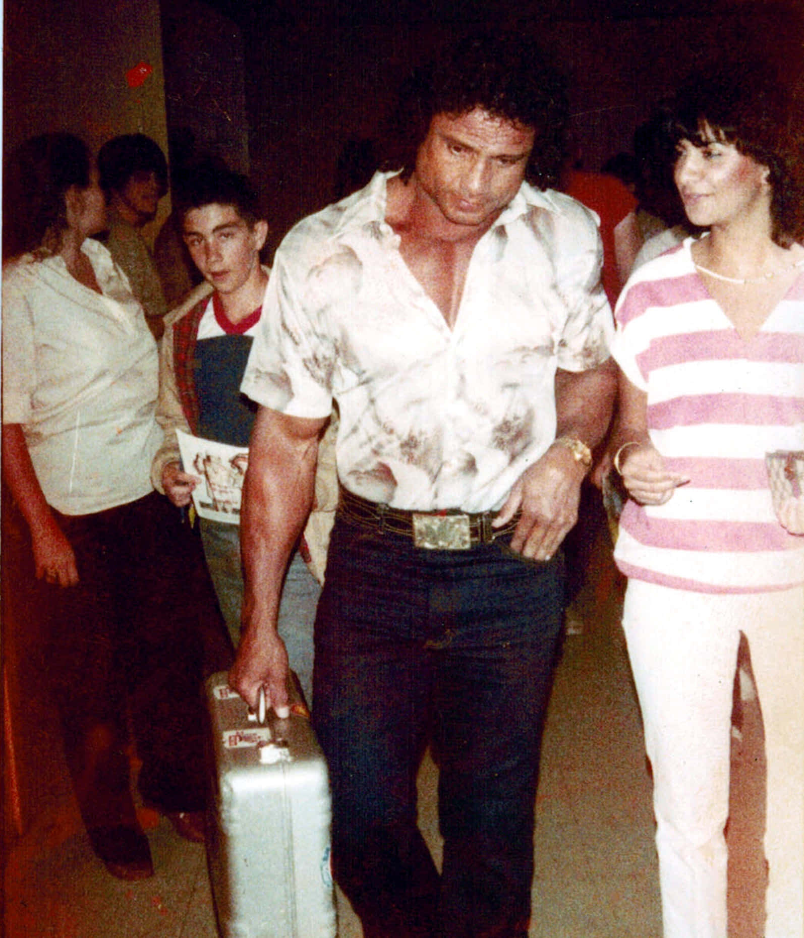 Jimmy Snuka, young wrestler, silver suitcase, HD Phone Wallpaper