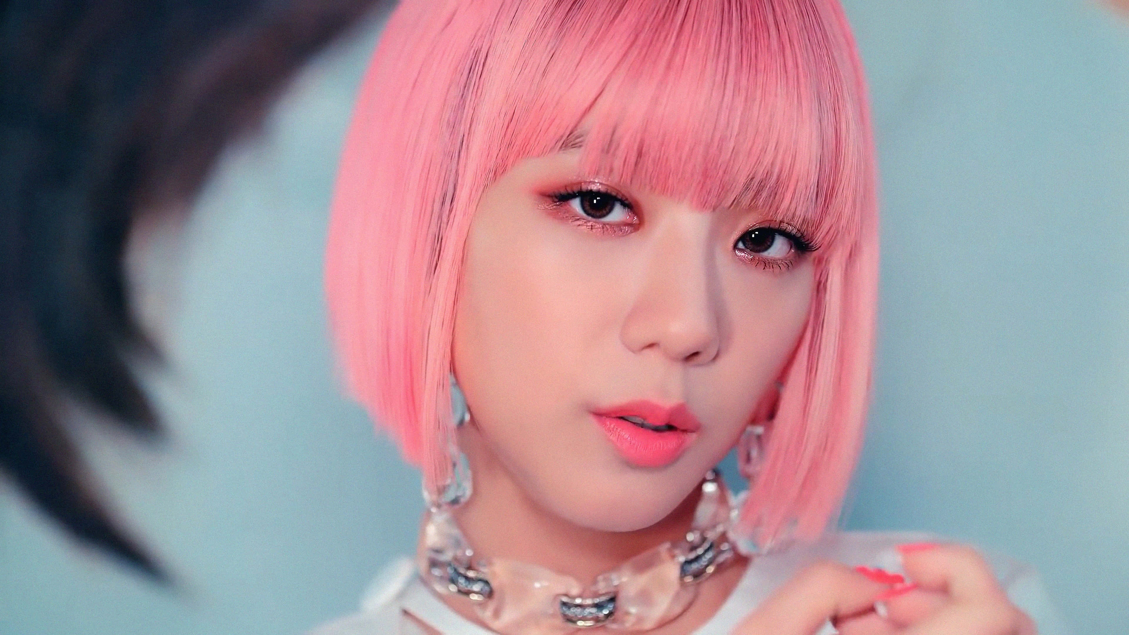 Jisoo Blackpink, pink bob hair, bold makeup, 4K Desktop Wallpaper