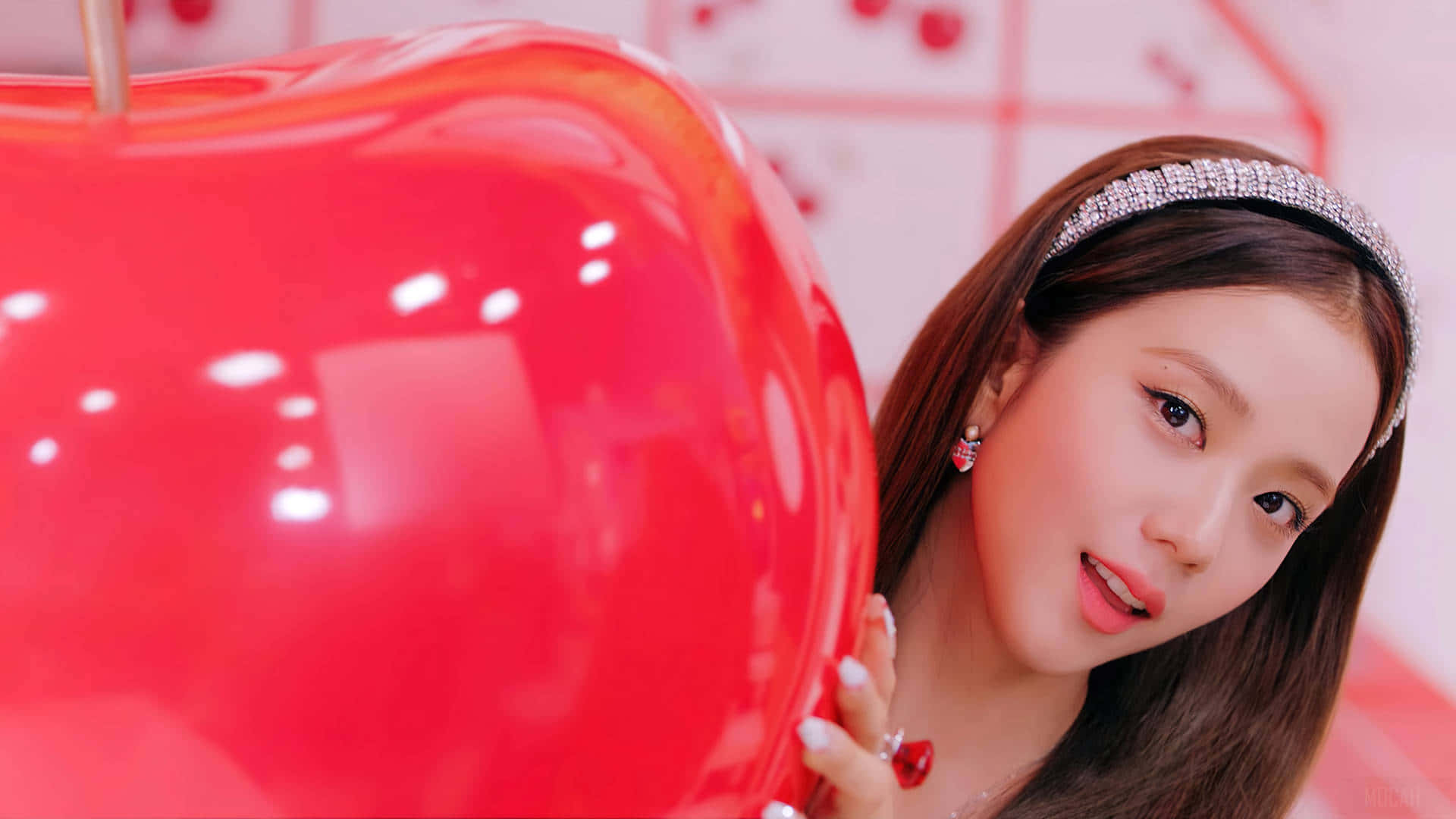 Jisoo Blackpink, jeweled headband, giant glossy red apple, Full HD Desktop Wallpaper