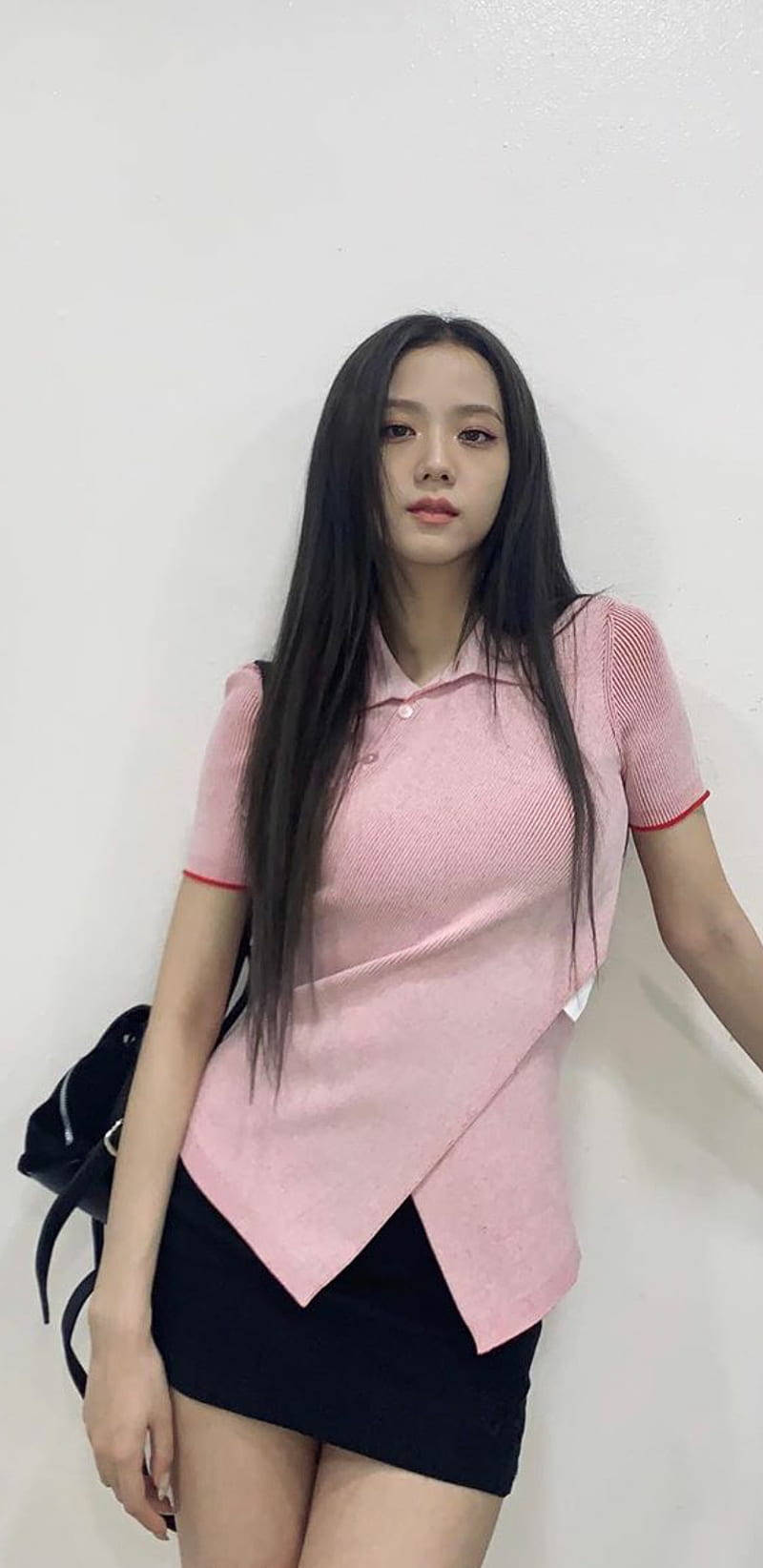 Jisoo, pink textured polo shirt, red trim, HD Phone Wallpaper