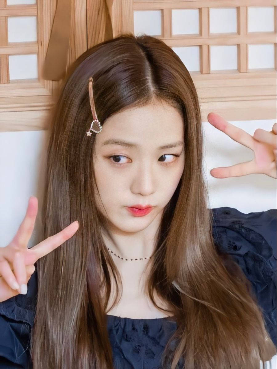 Jisoo, peace sign, candid, SD Phone Wallpaper