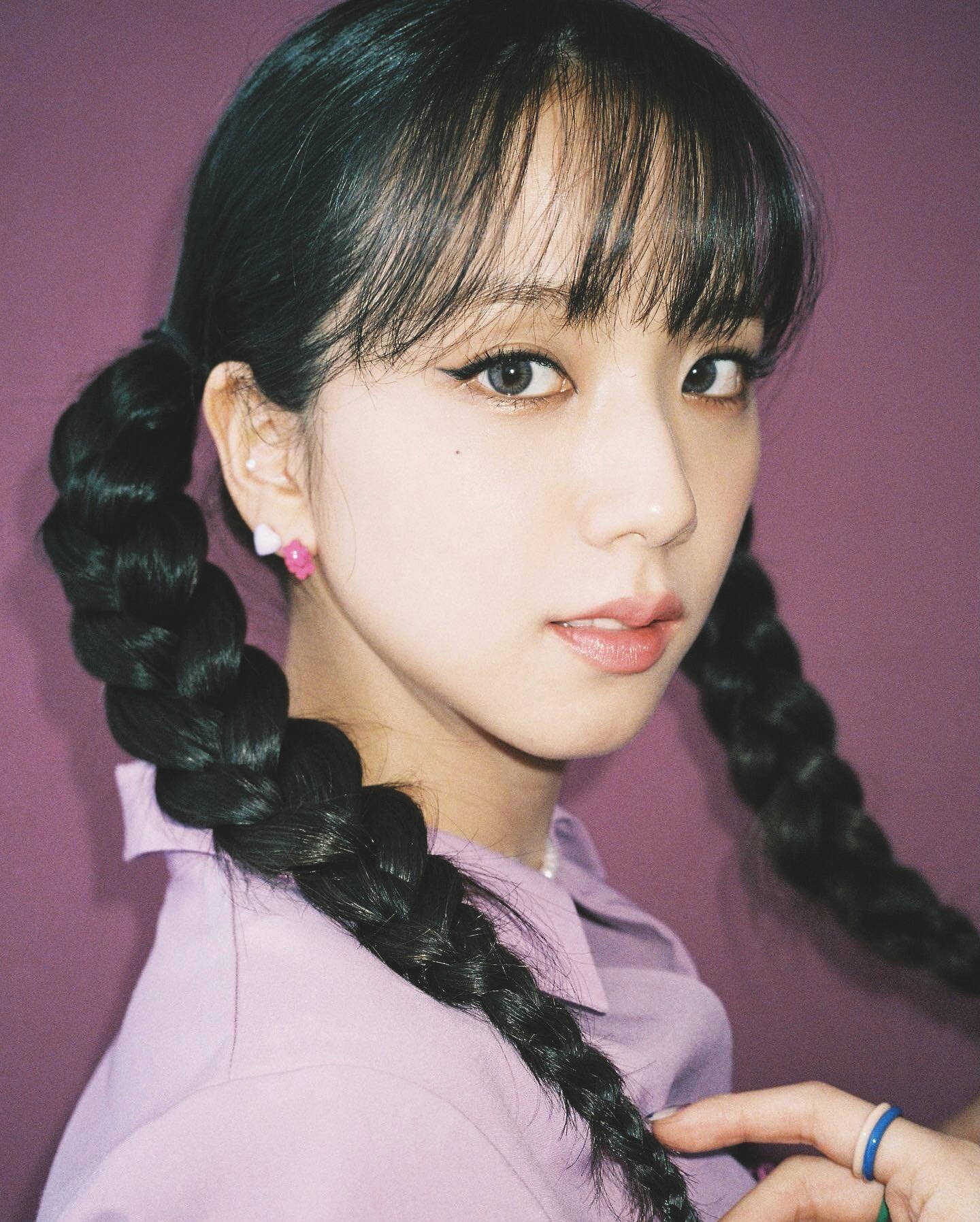 Jisoo, braided pigtails, pink accessories, HD Phone Wallpaper