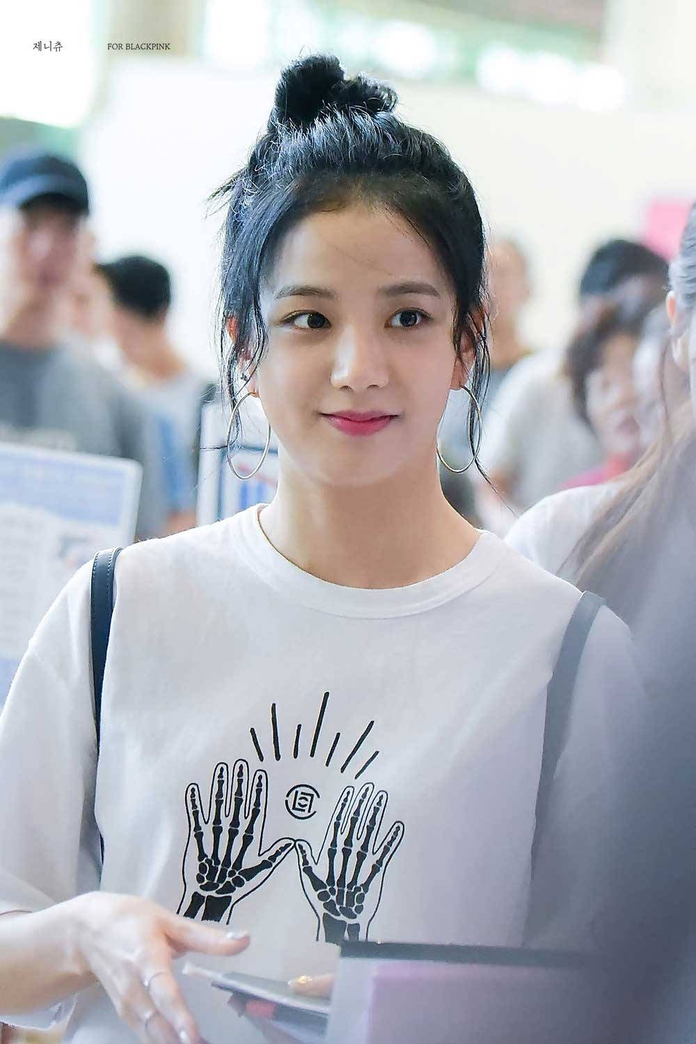 Jisoo, hair up in a bun, white t-shirt, HD Phone Wallpaper