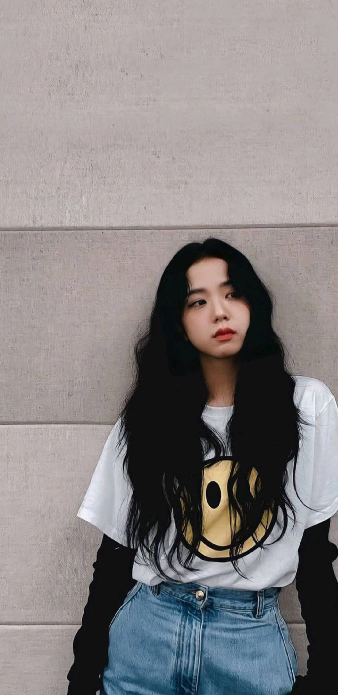 Jisoo, long dark hair, concrete wall, 2K Phone Wallpaper