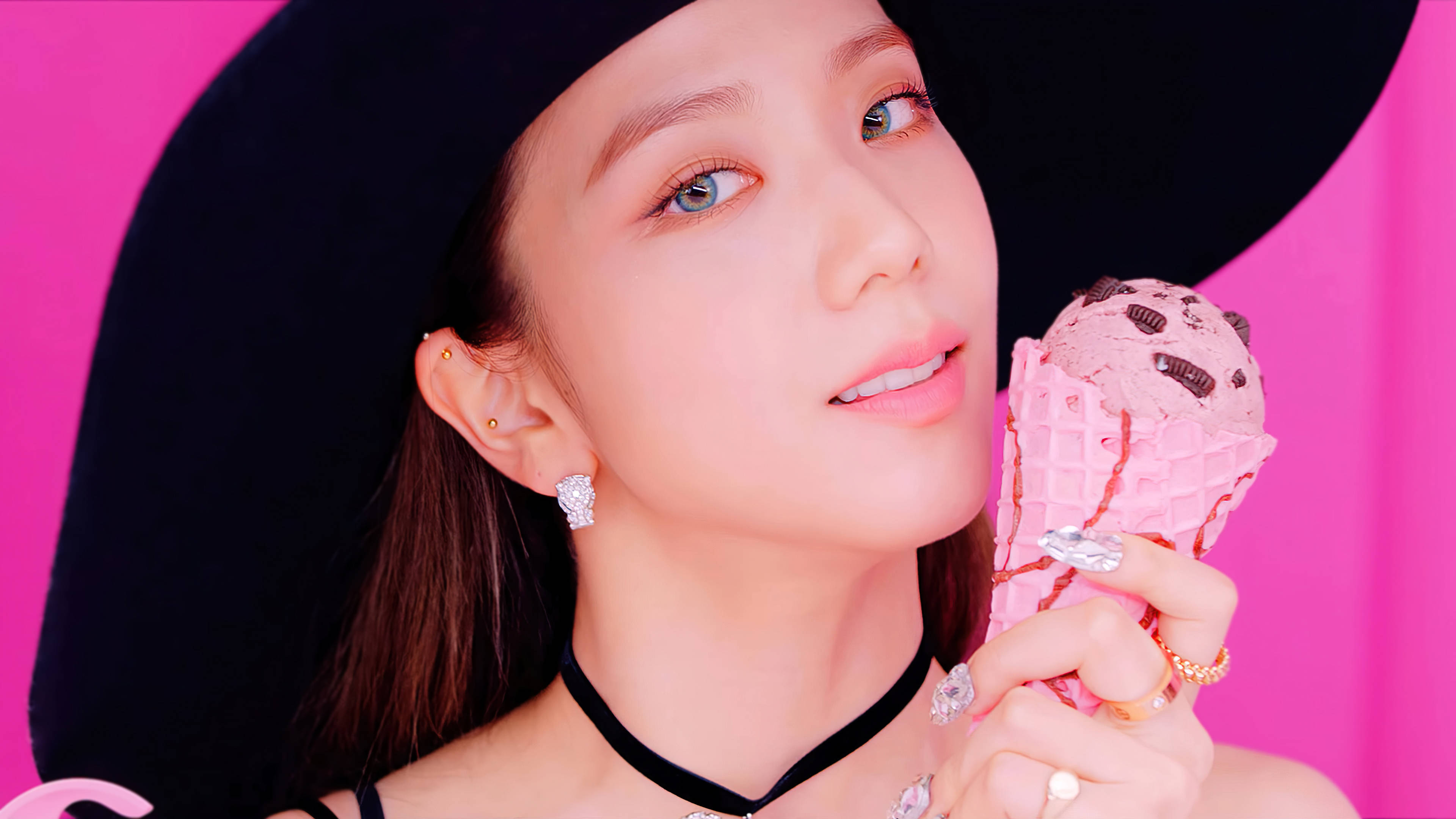 Jisoo, black hat, pink ice cream cone, 4K Desktop Wallpaper