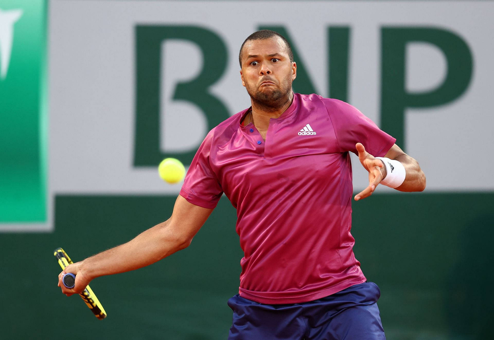 Jo-wilfried Tsonga, magenta shirt, yellow racket, Full HD Desktop Wallpaper