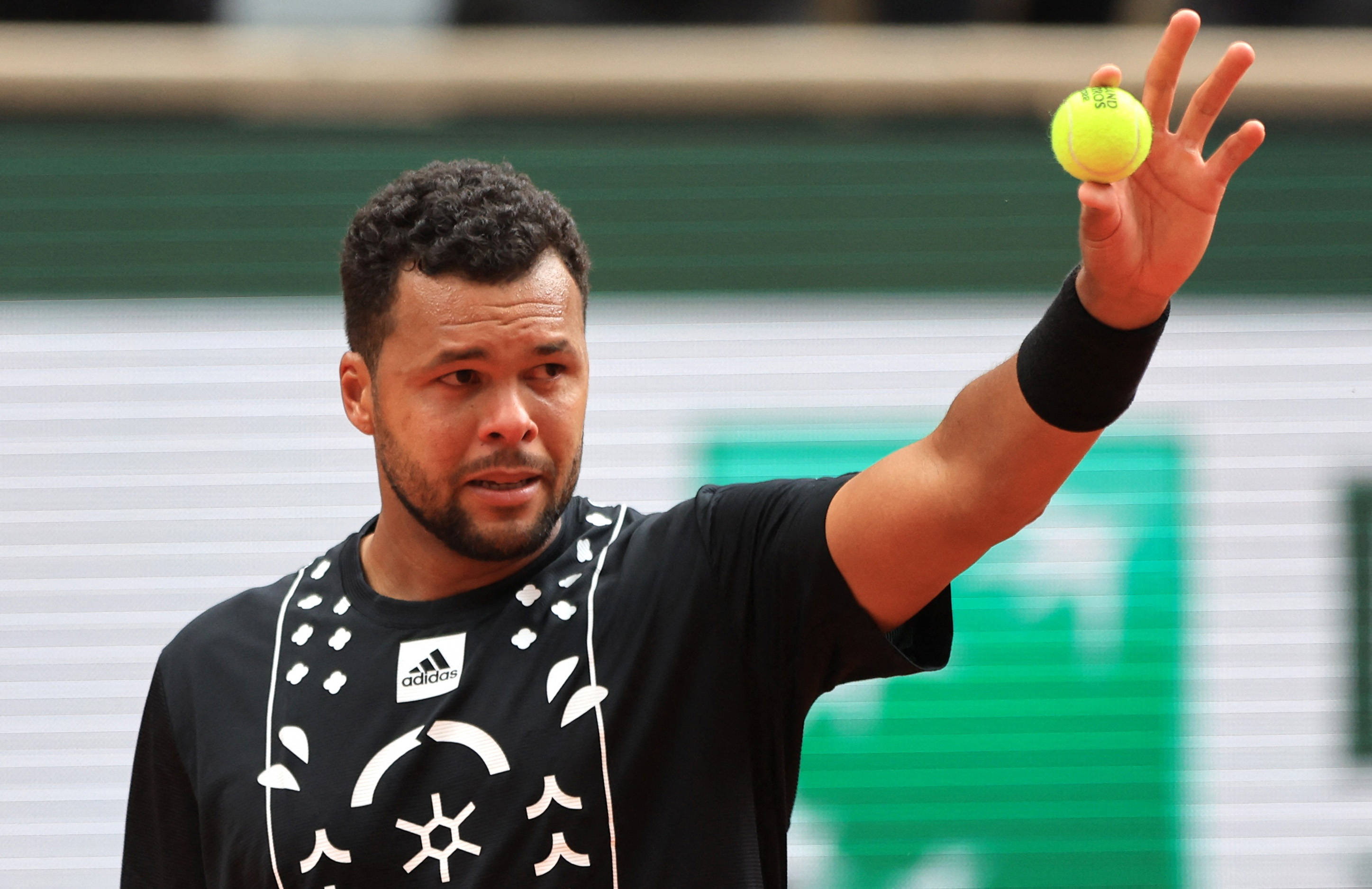Jo-wilfried Tsonga, bright yellow ball, clay court, 2K Desktop Wallpaper