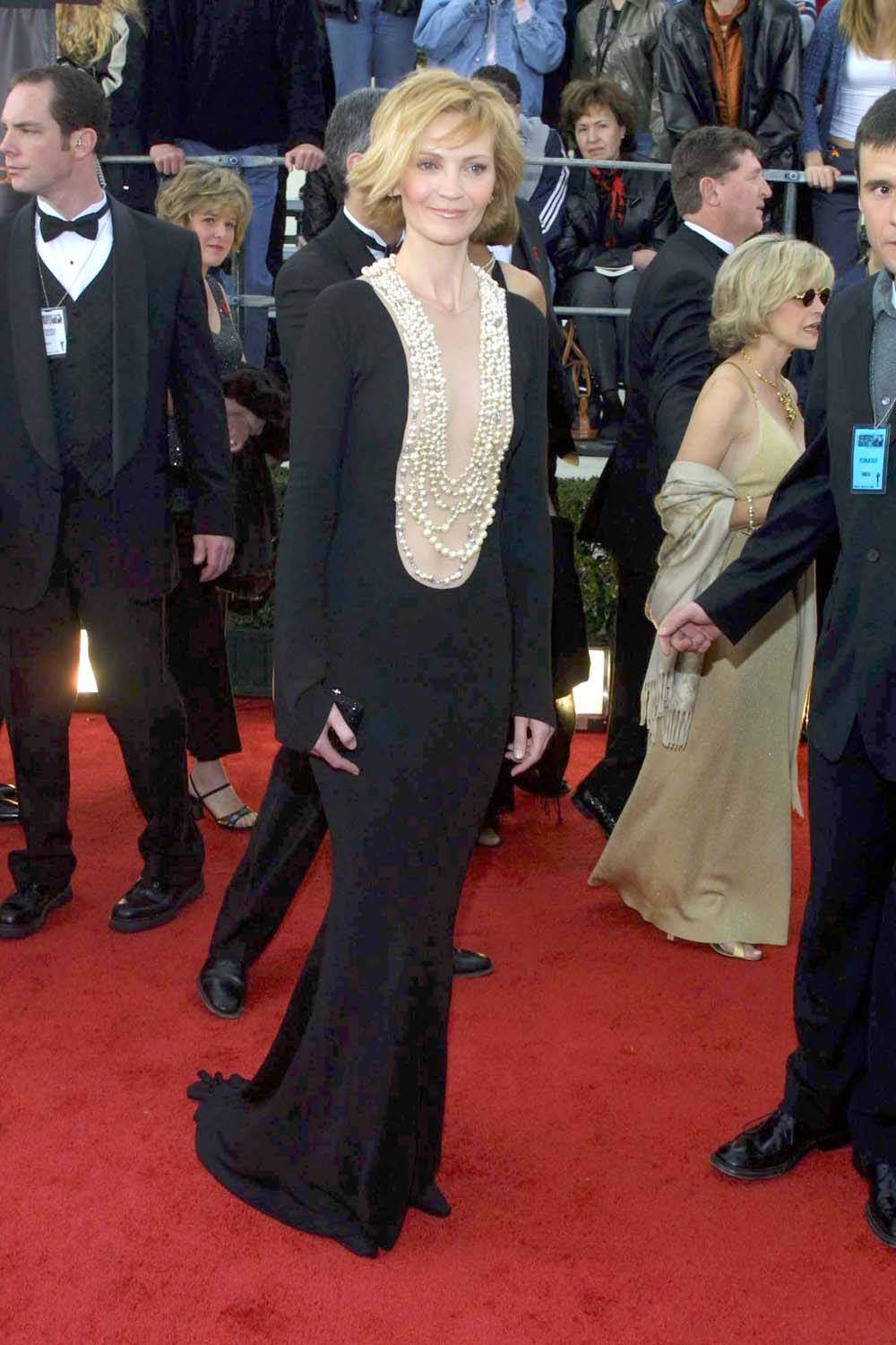Joan Allen, pearl-encrusted neckline, black gown, HD Phone Wallpaper