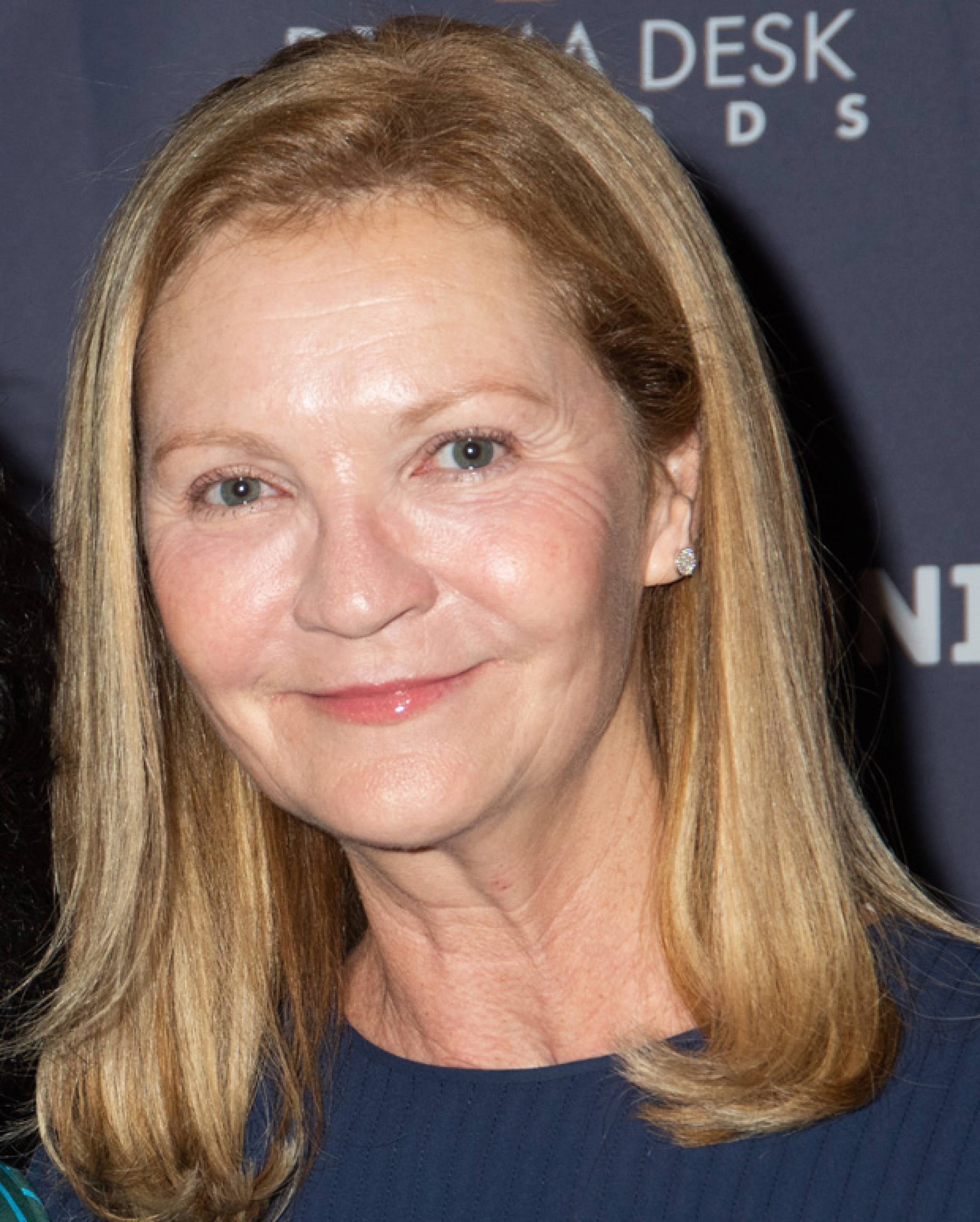 Joan Allen, blonde hair, green eyes, 2K Phone Wallpaper