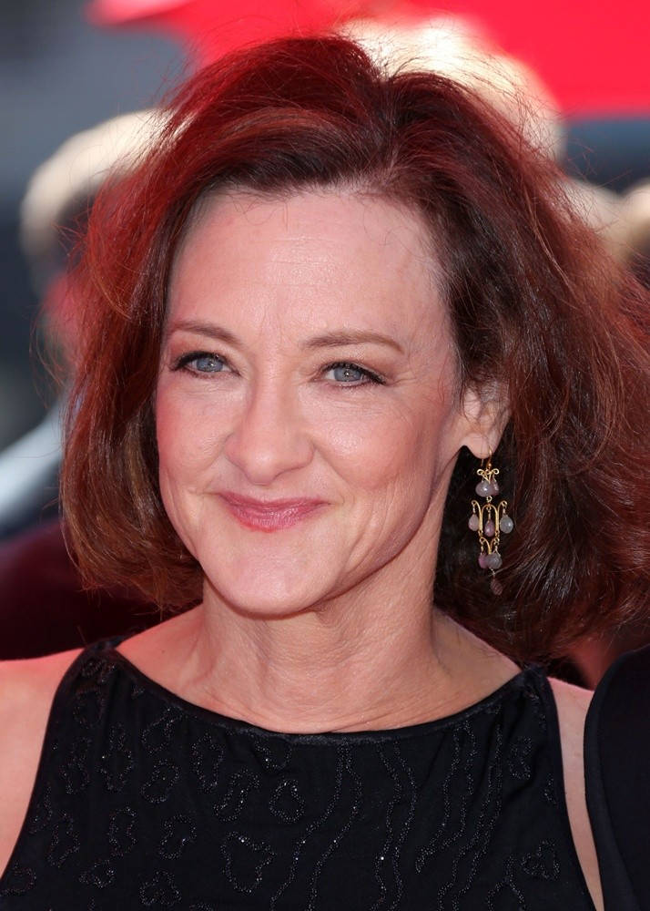 Joan Cusack, red hair, blue eyes, SD Phone Wallpaper