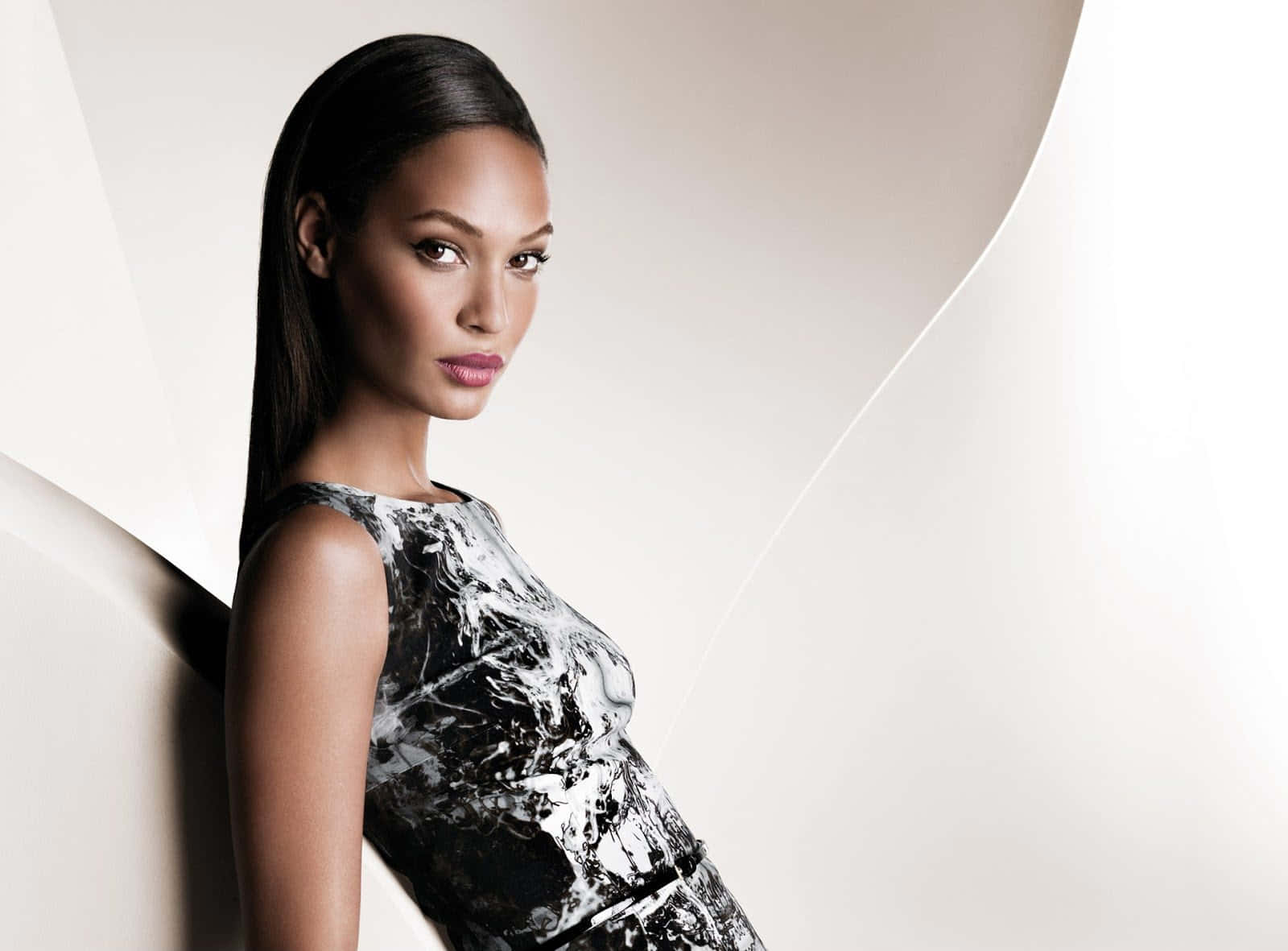 Joan Smalls, black and white textured dress, curved beige wall, HD Desktop Wallpaper