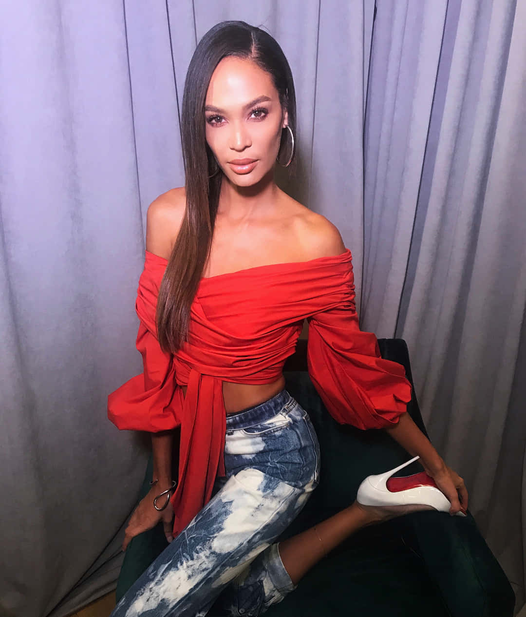 Joan Smalls, red off-shoulder top, tie-dye jeans, SD Phone Wallpaper