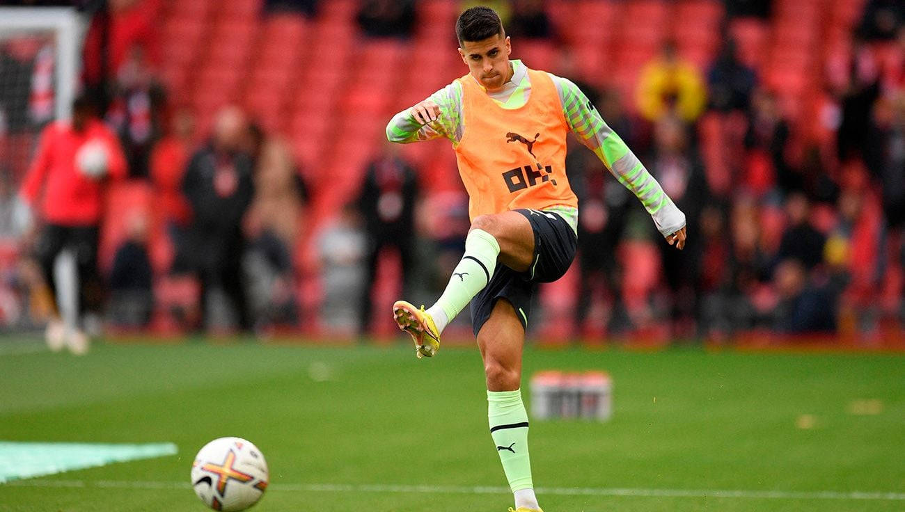 Joao Cancelo, orange training vest, green pitch, HD Desktop Wallpaper