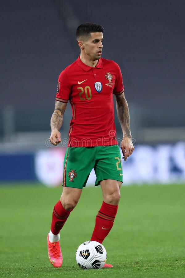Joao Cancelo, red jersey, green shorts, SD Phone Wallpaper