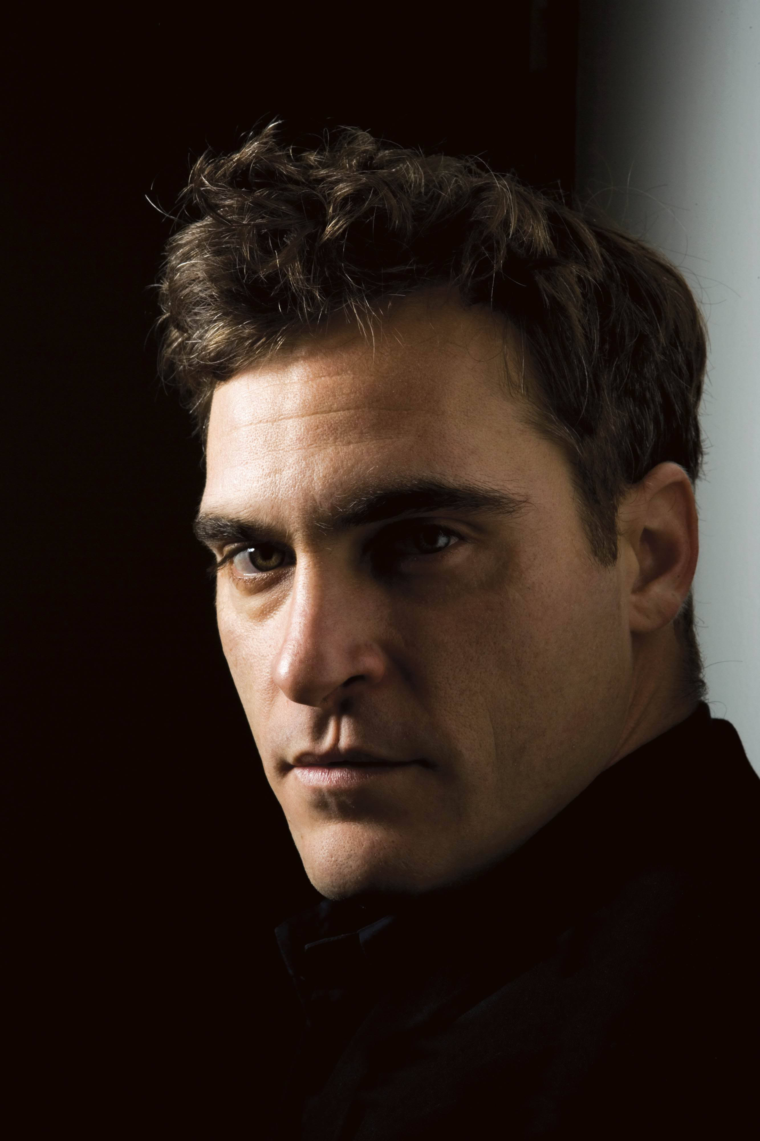 2020 Golden Globe Award, Joaquin Phoenix, black and white background, 4K Phone Wallpaper