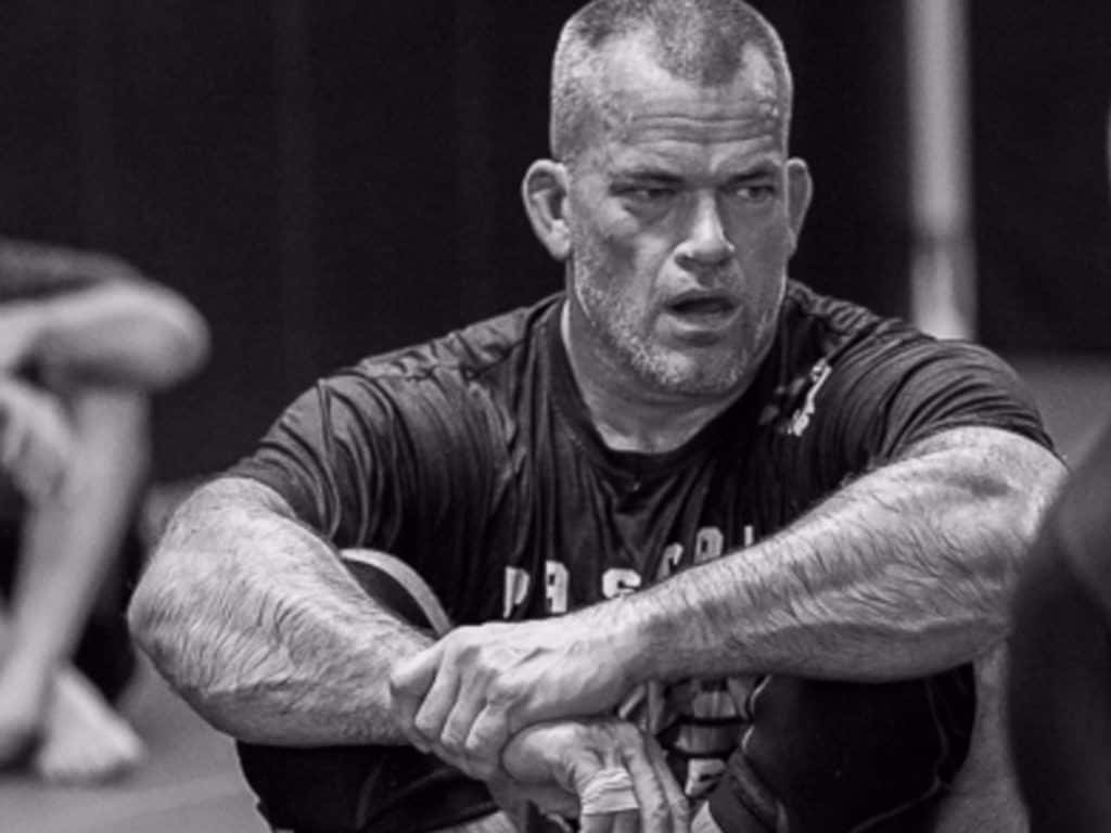 Jocko Willink, rope, dimly lit gym, SD Desktop Wallpaper