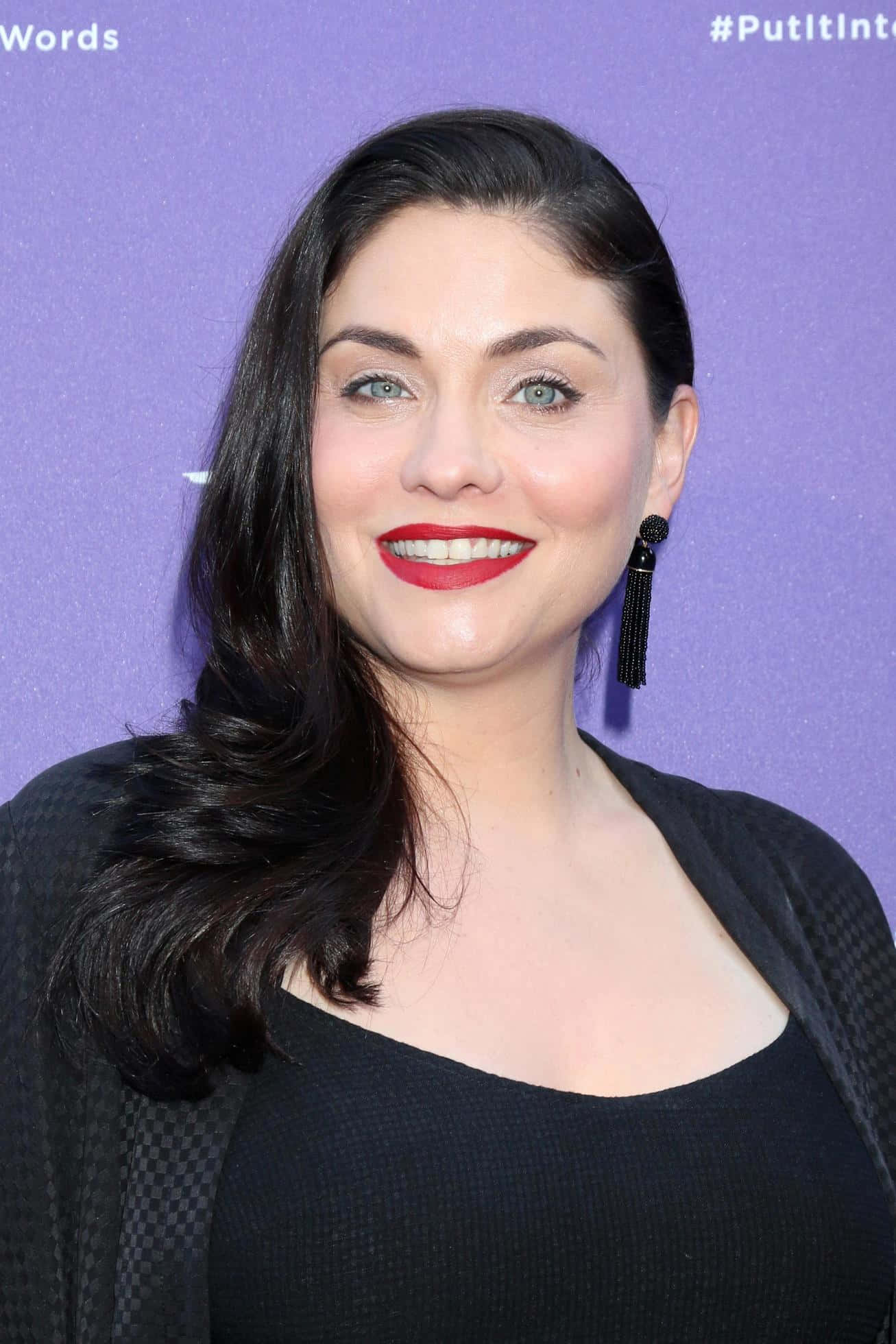 Jodi Lyn O'Keefe, dark hair, red lipstick, Full HD Phone Wallpaper