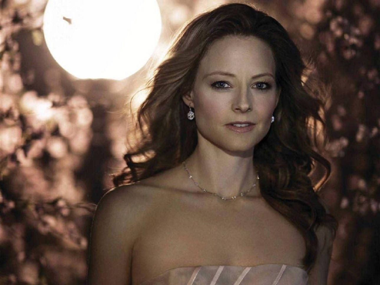 Jodie Foster, wavy brown hair, diamond jewelry, HD Desktop Wallpaper