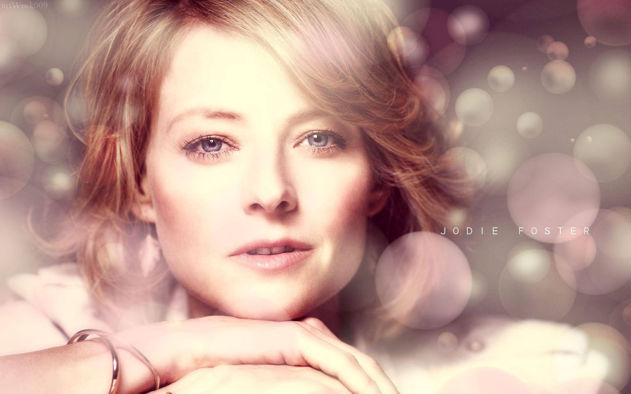 Jodie Foster, soft portrait, hands under chin, Full HD Desktop Wallpaper