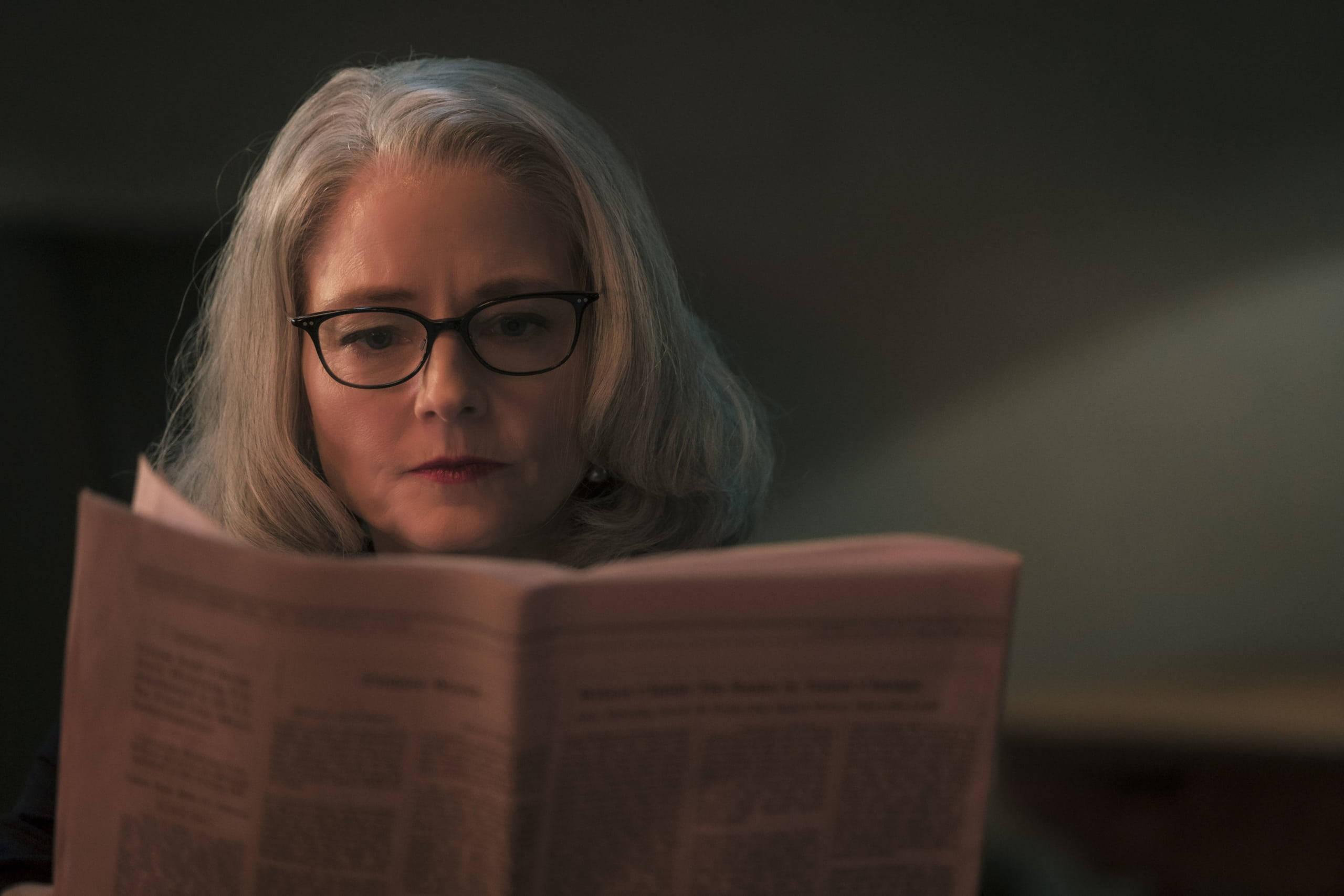 Jodie Foster, gray hair, glasses, 2K Desktop Wallpaper