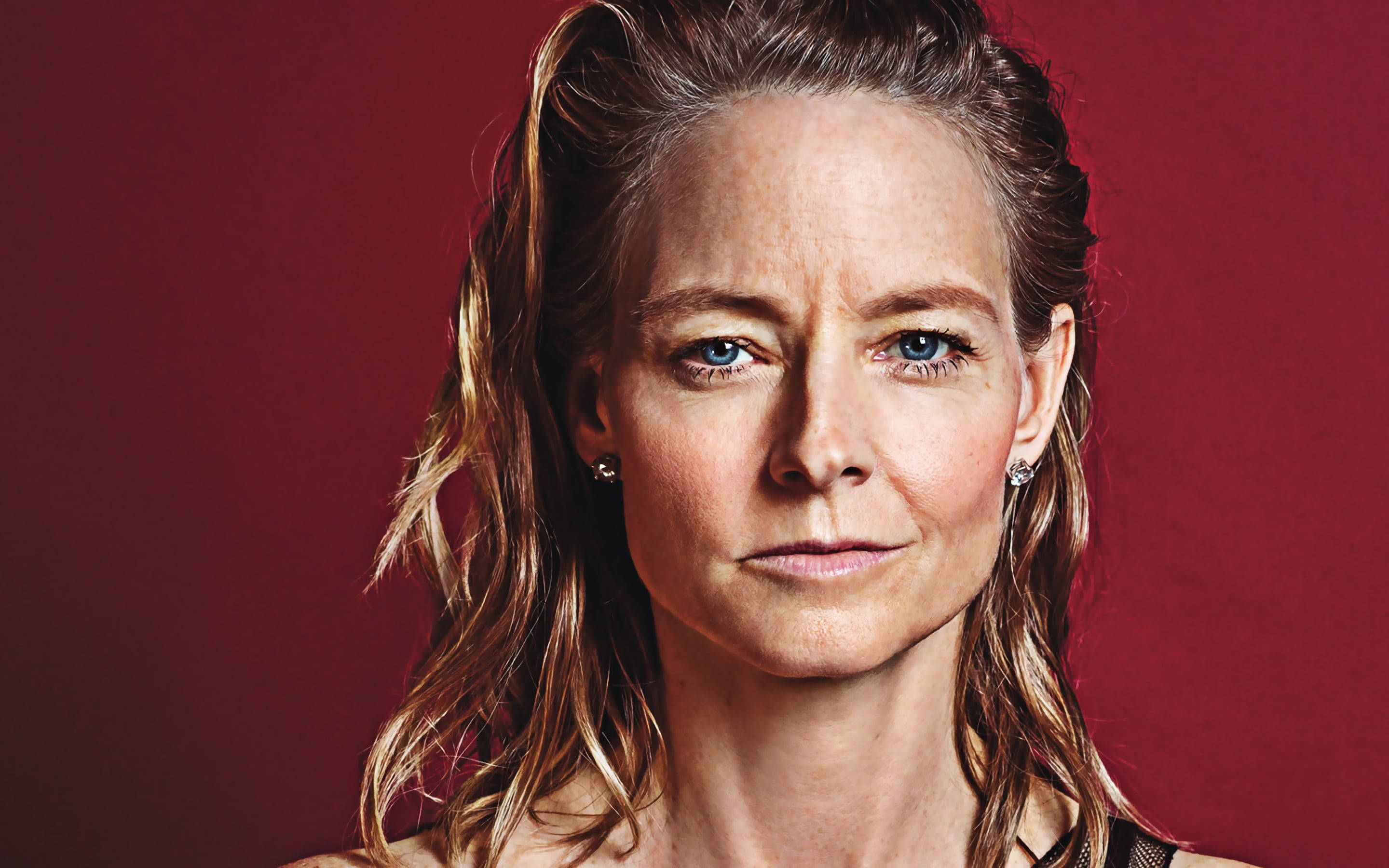 Jodie Foster, wet blonde hair, piercing blue eyes, 2K Desktop Wallpaper