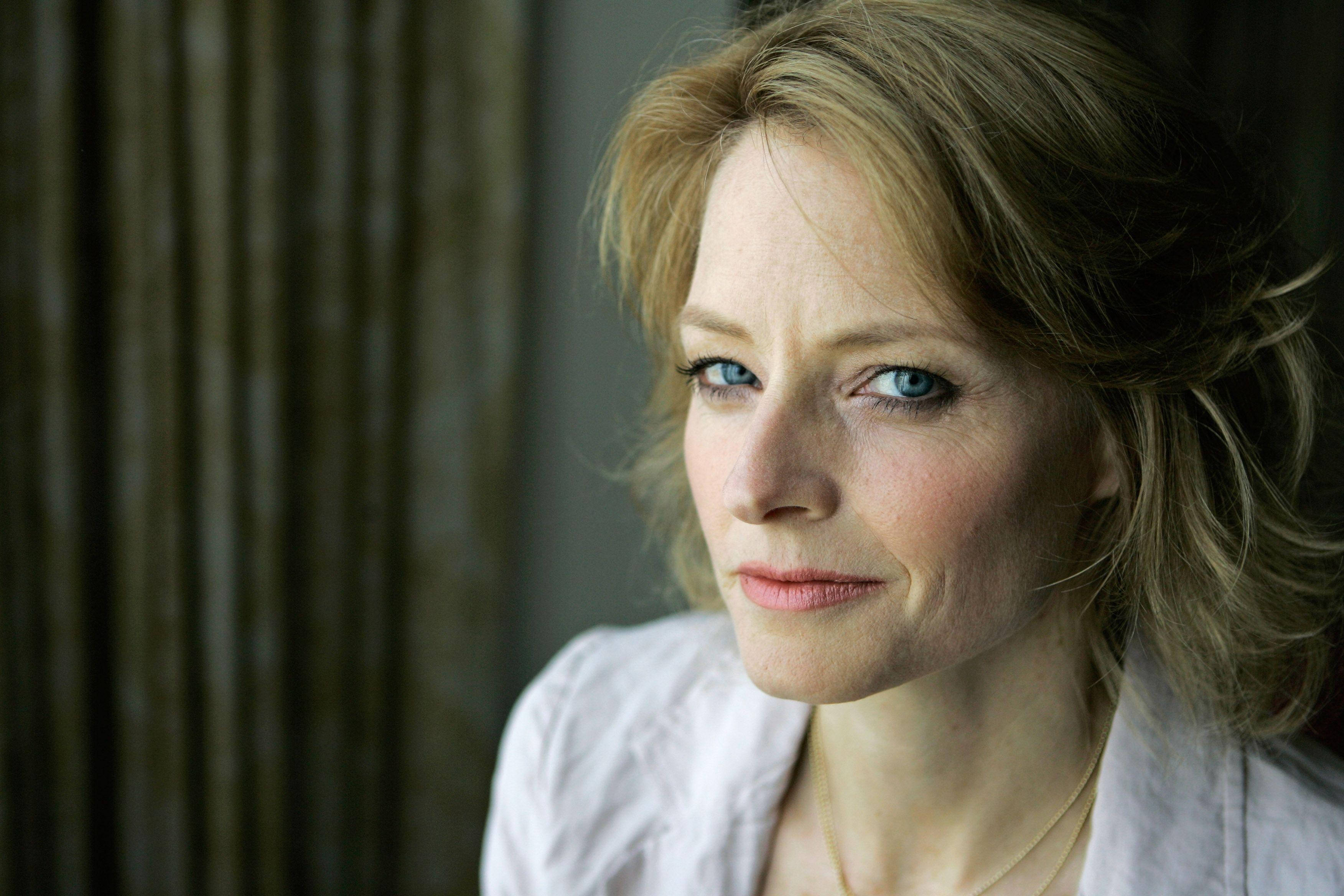 Jodie Foster, blue eyes, soft blonde hair, 2K Desktop Wallpaper