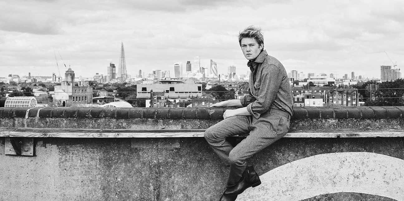 Joe Alwyn, rooftop ledge, urban skyline, HD Desktop Wallpaper