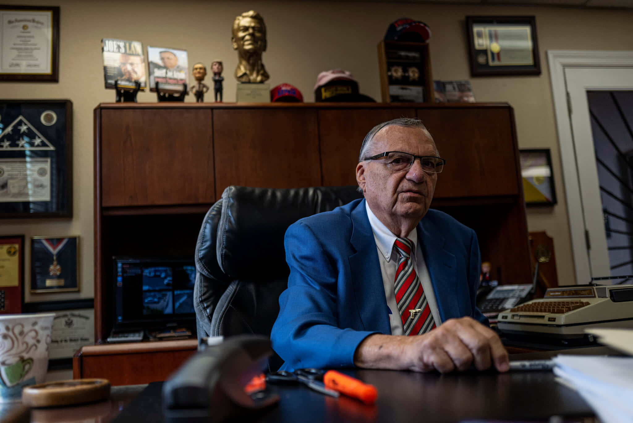 Joe Arpaio, blue suit, cluttered desk, Full HD Desktop Wallpaper