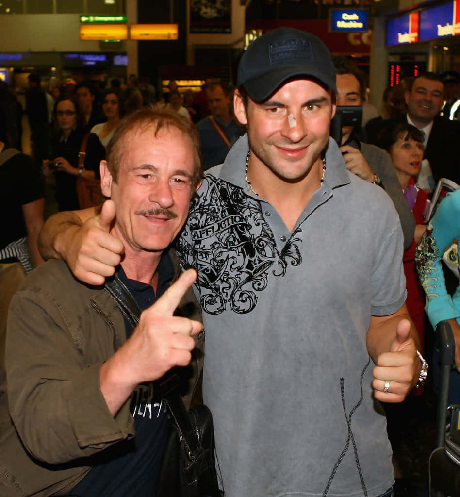 Joe Calzaghe, coach, airport terminal, SD Phone Wallpaper