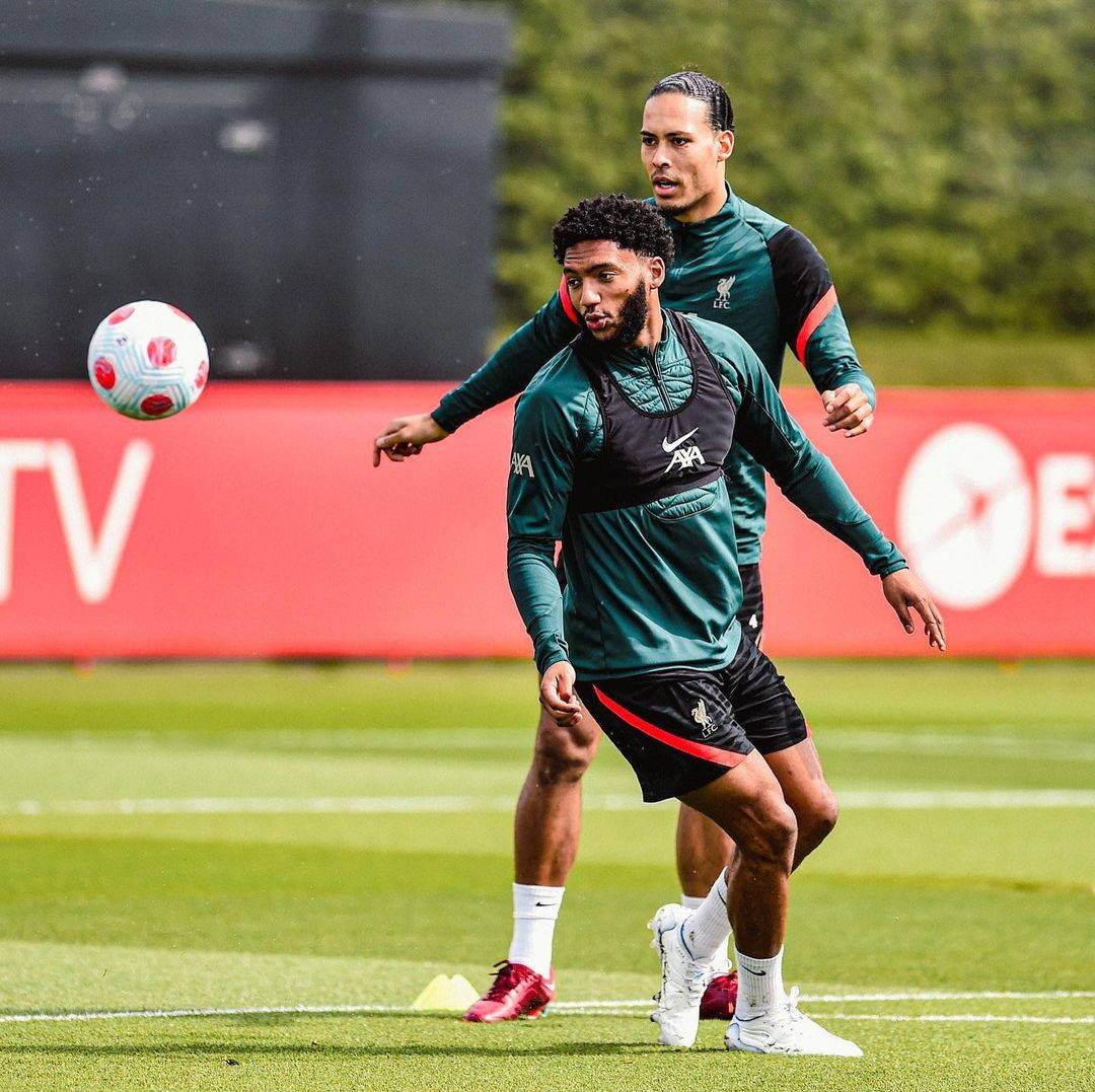 Joe Gomez, green training gear, soccer ball, SD Desktop Wallpaper