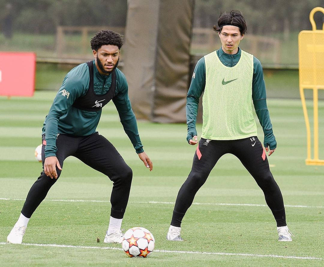 Joe Gomez, green training gear, grass field, SD Desktop Wallpaper