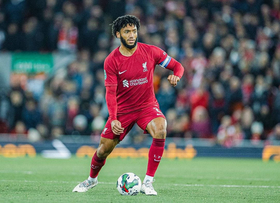 Joe Gomez, red Liverpool kit, patterned ball, SD Desktop Wallpaper