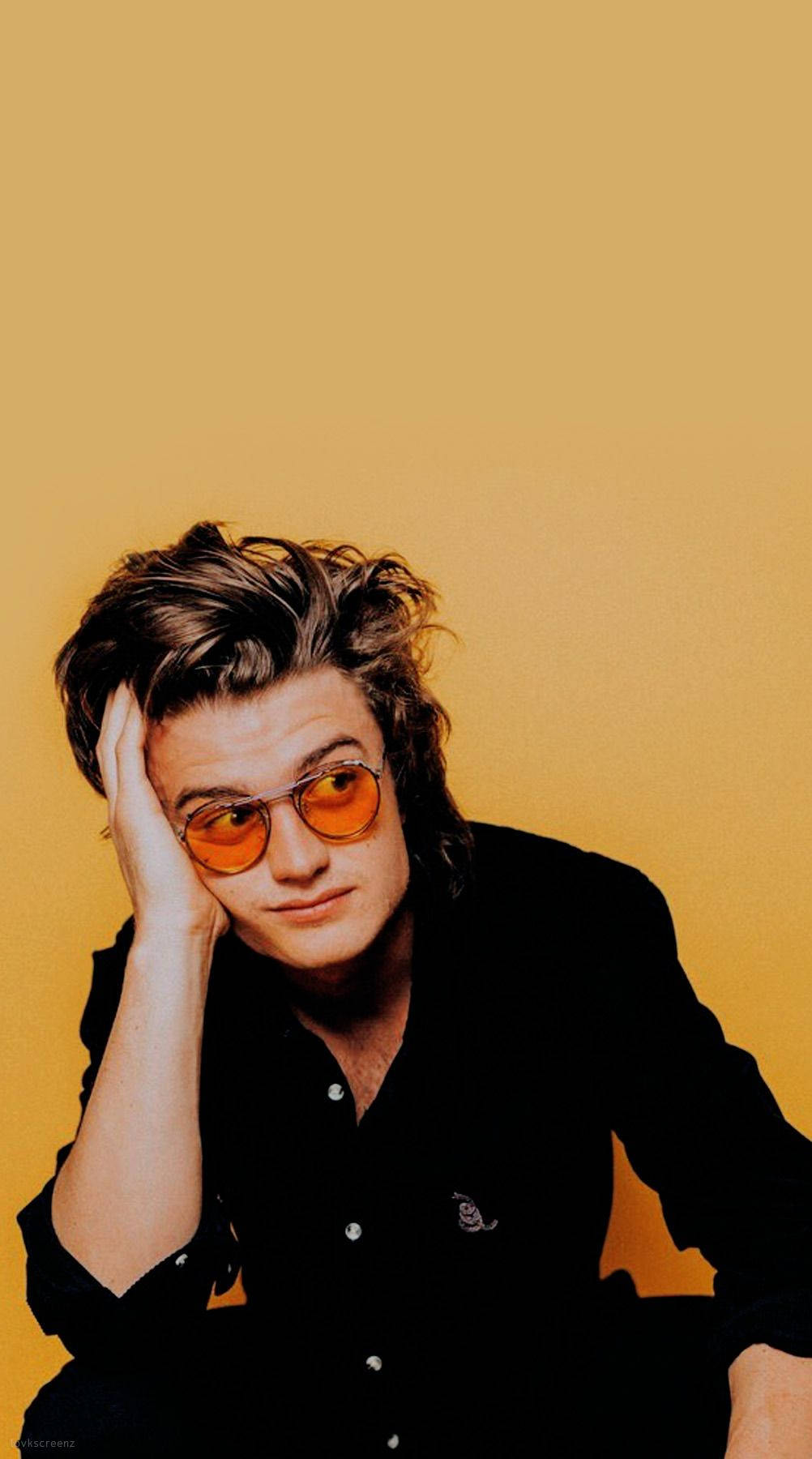 Joe Keery, orange sunglasses, tousled hair, HD Phone Wallpaper