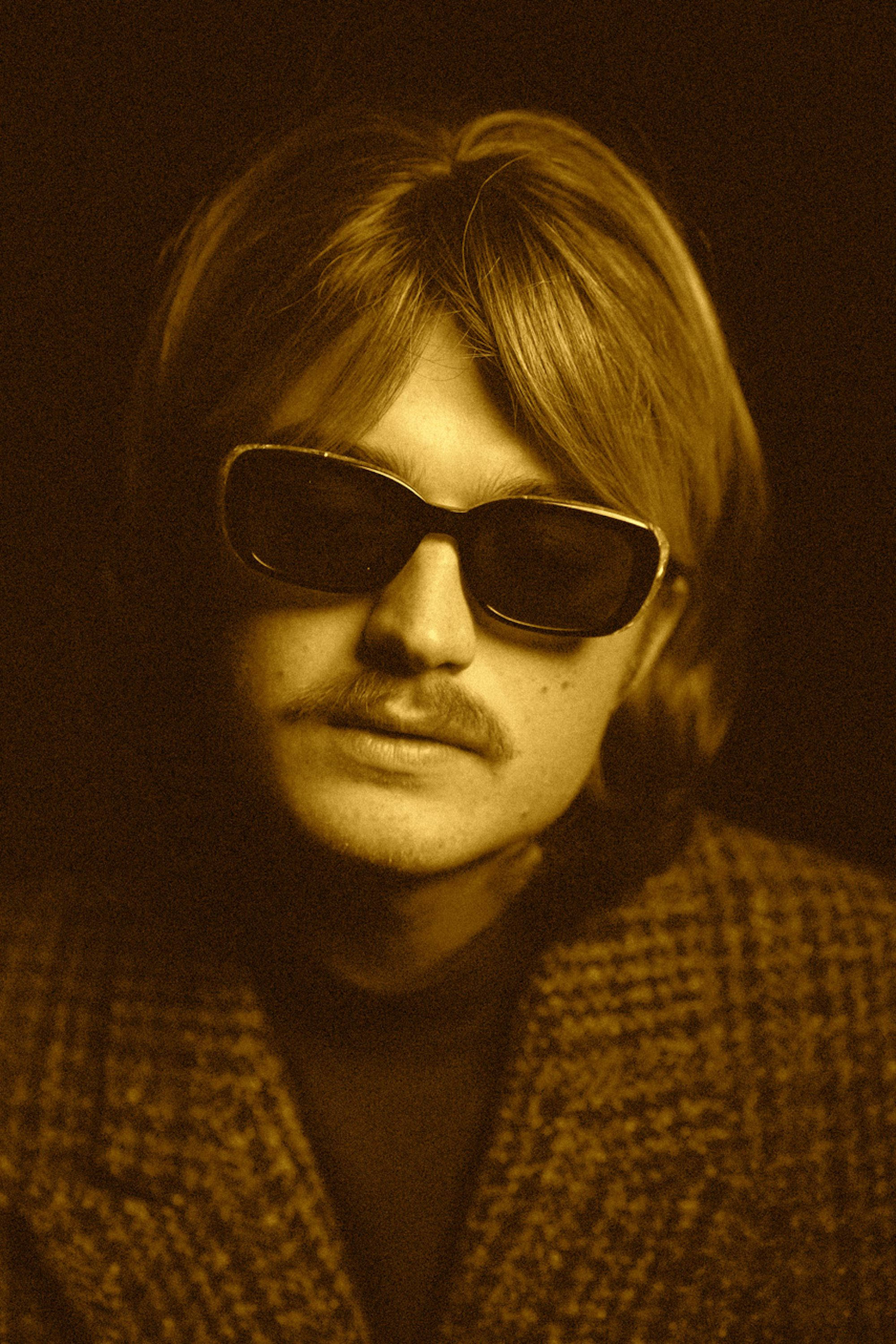 Joe Keery, mustache, sunglasses, 2K Phone Wallpaper