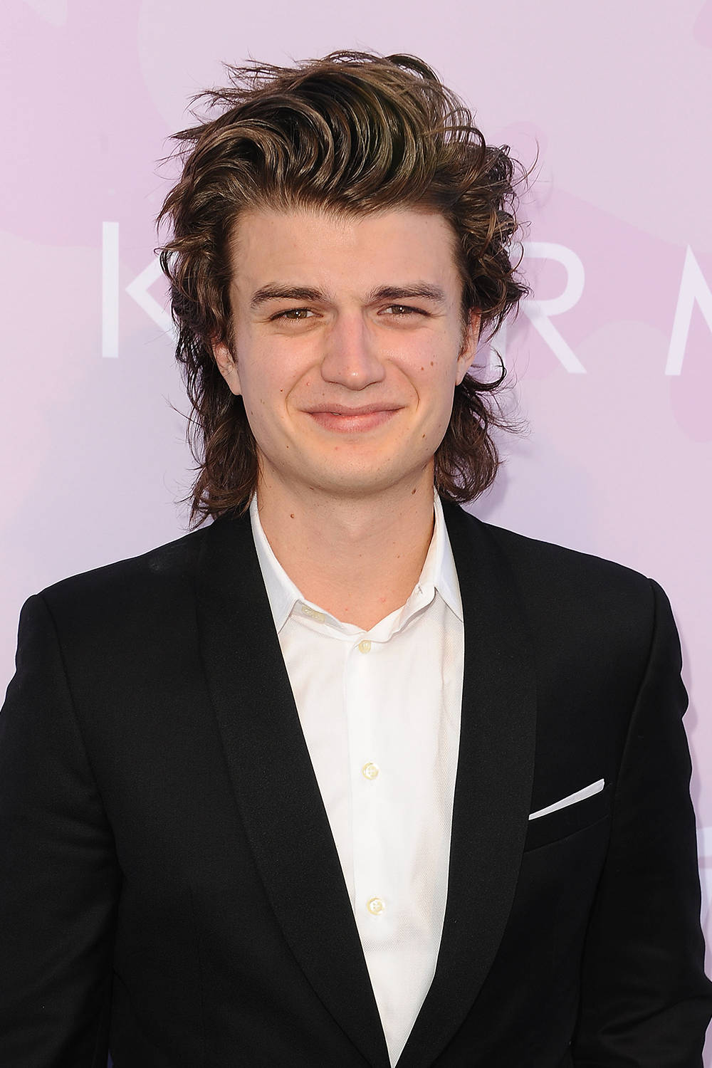 Joe Keery, black blazer, black suit, HD Phone Wallpaper