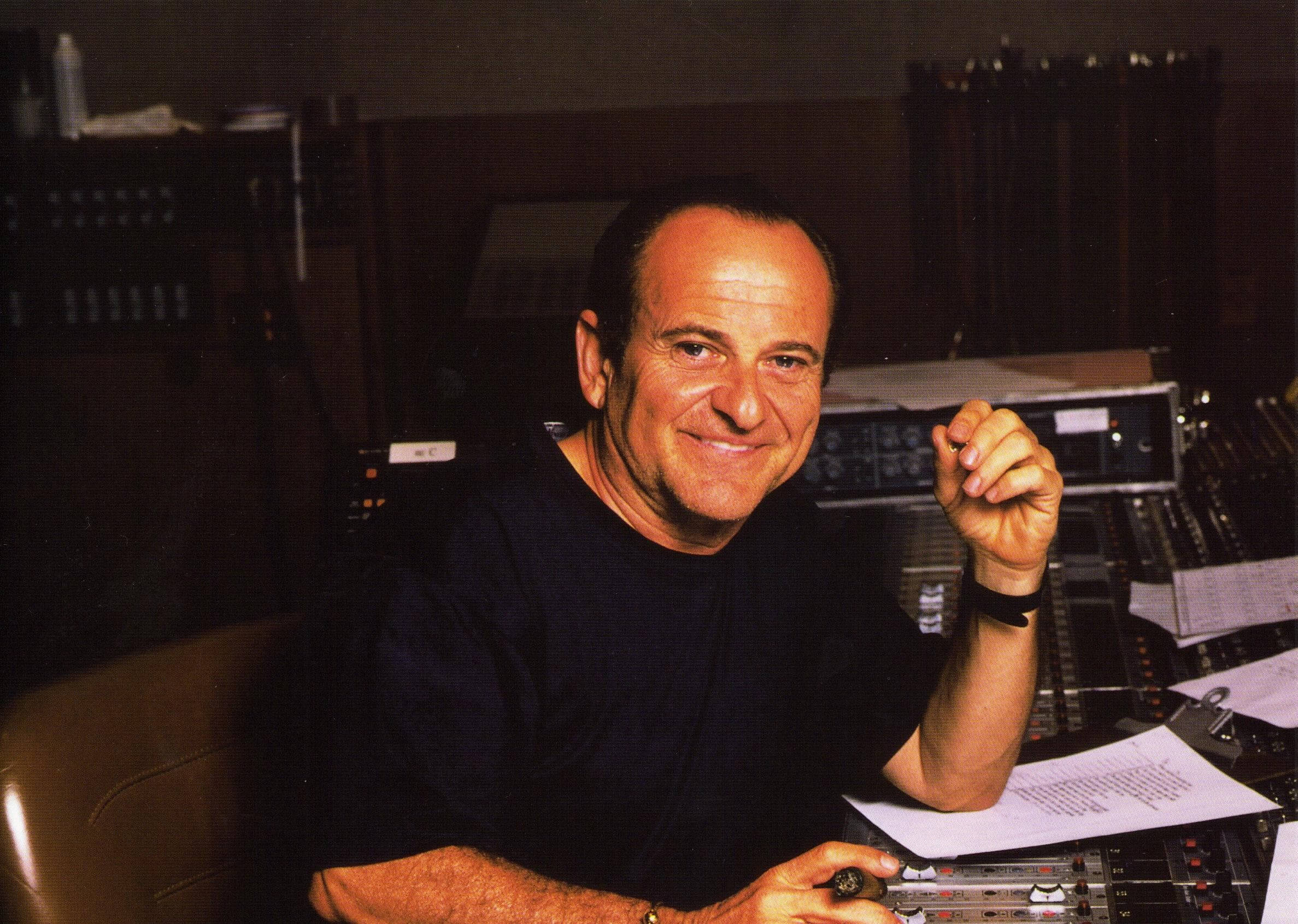 Joe Pesci, audio mixing console, dimly lit studio, Full HD Desktop Wallpaper